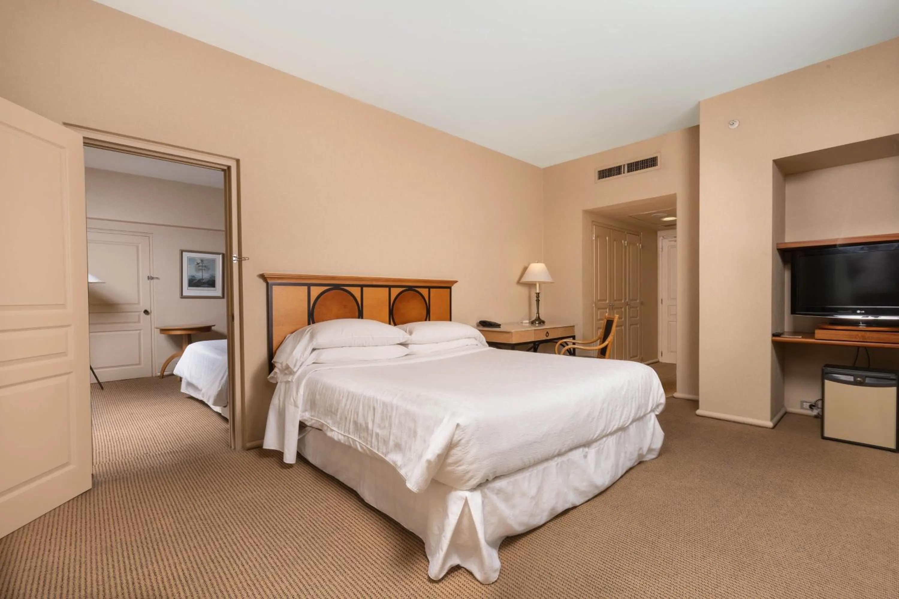 Photo of the whole room, Bed in Sheraton Mar Del Plata Hotel