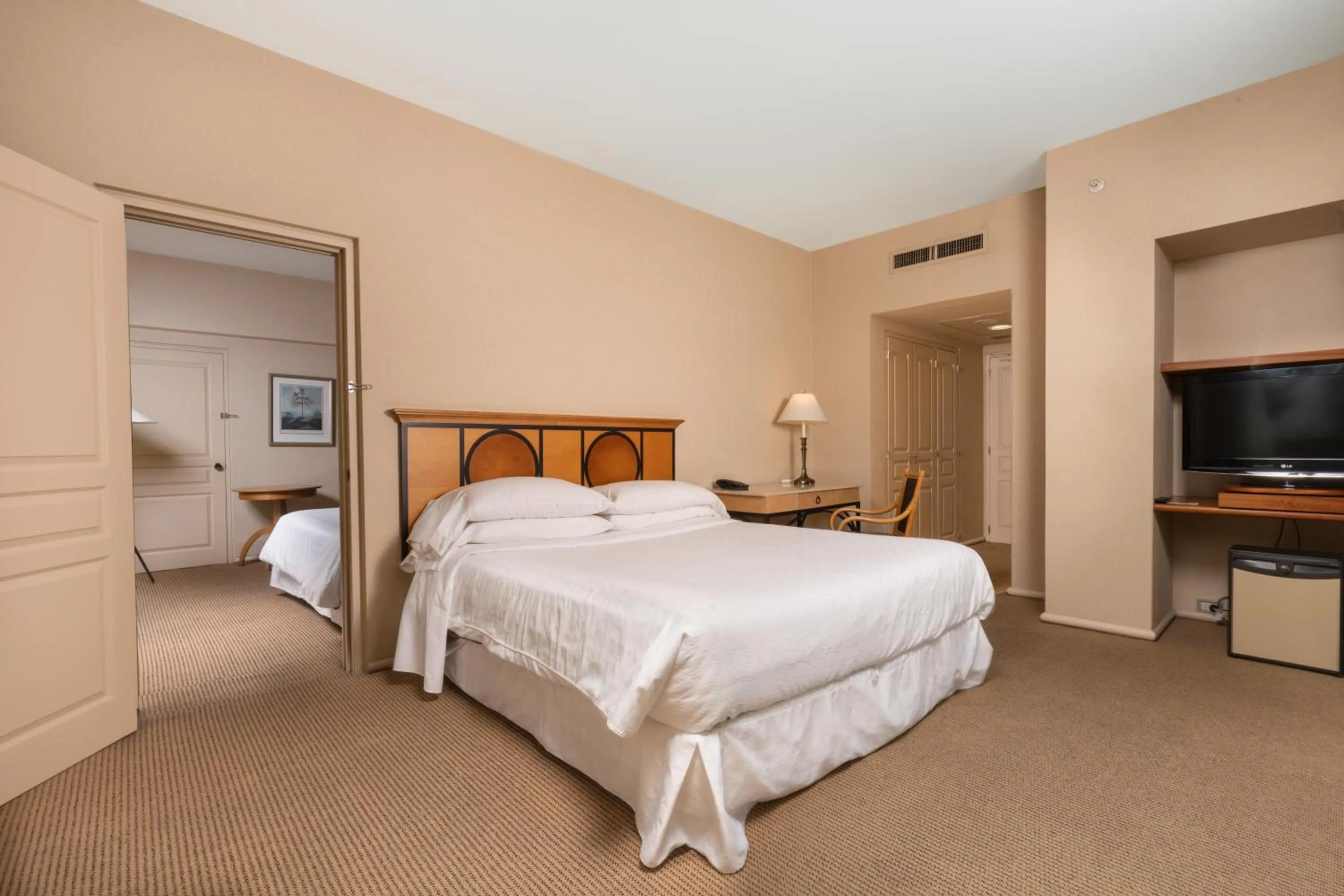 Photo of the whole room, Bed in Sheraton Mar Del Plata Hotel