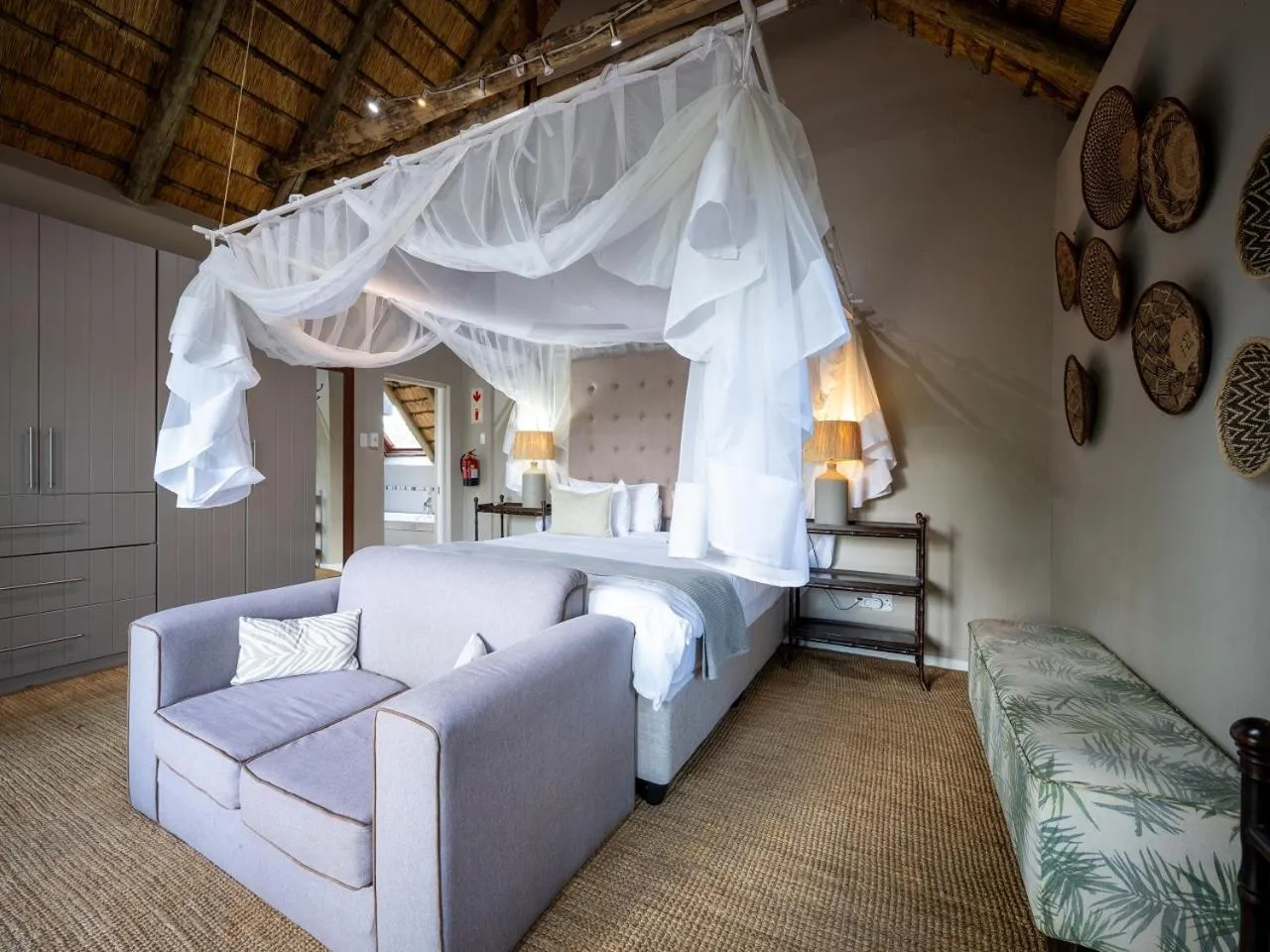 Bed in eKhaya Bush Lodge