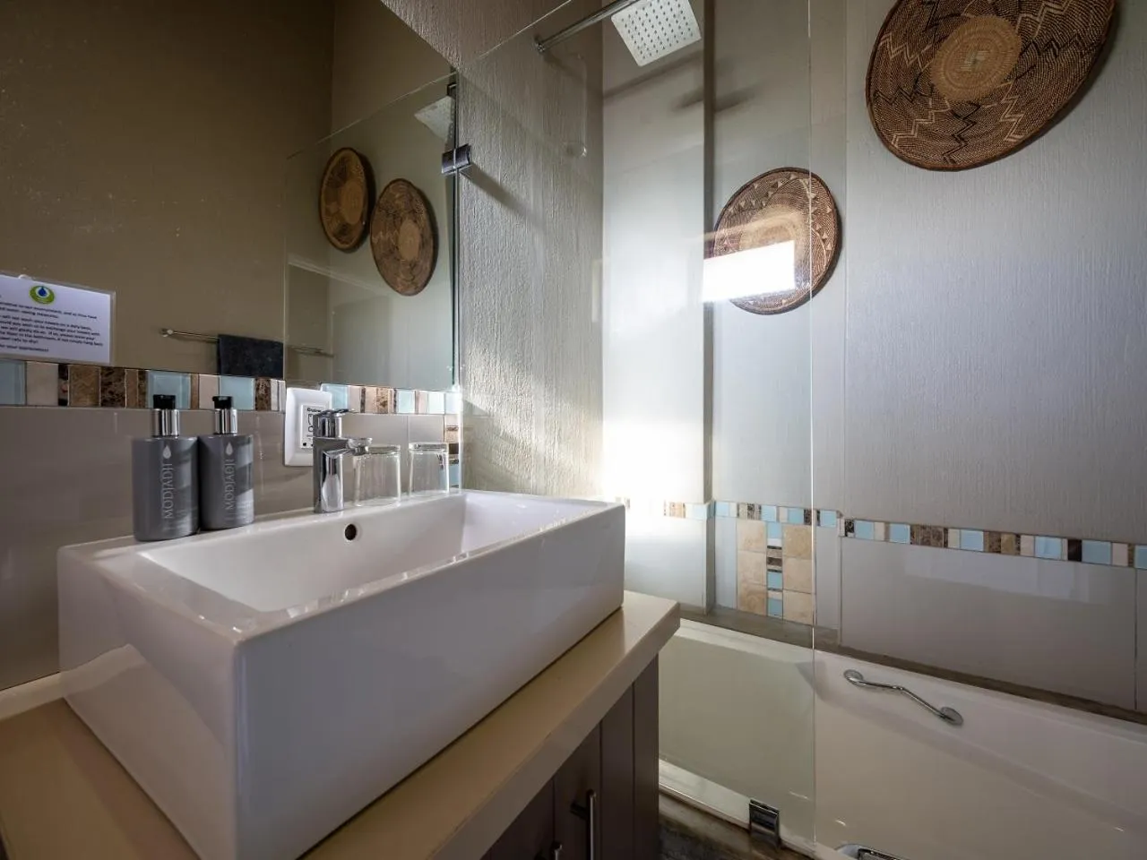 Shower in eKhaya Bush Lodge