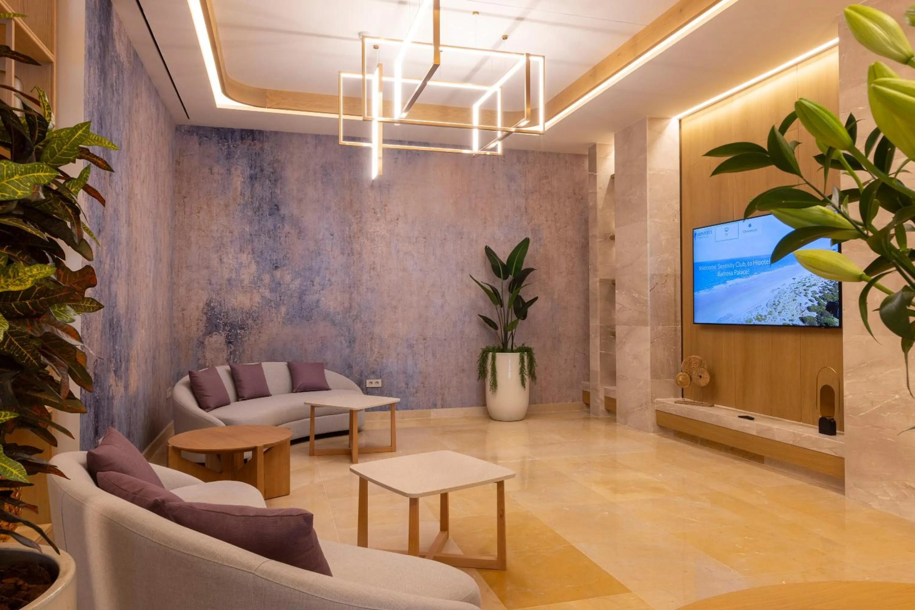 Communal lounge/ TV room in Hipotels Barrosa Palace & Spa