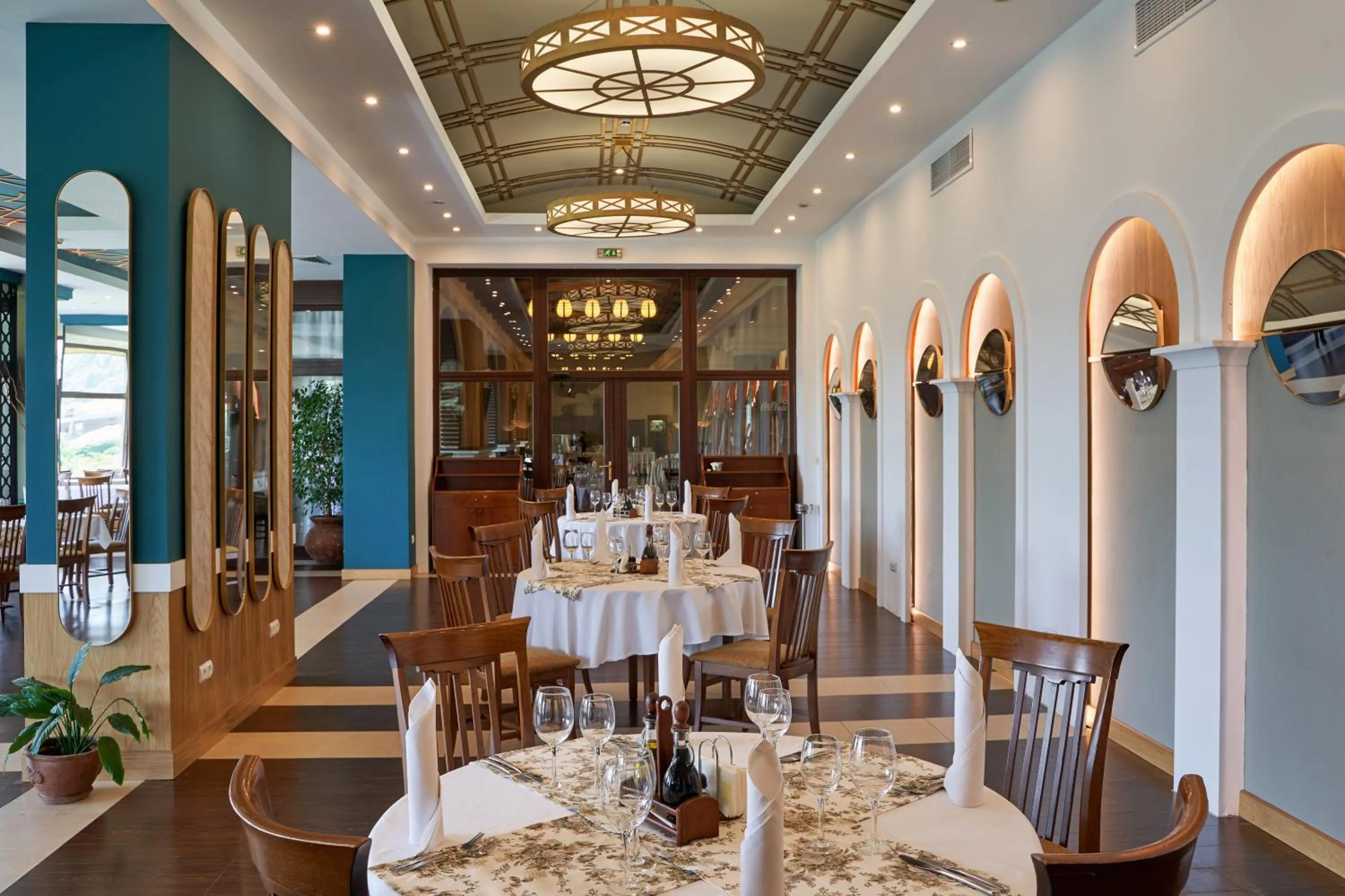 Food and drinks in Yantra Grand Hotel