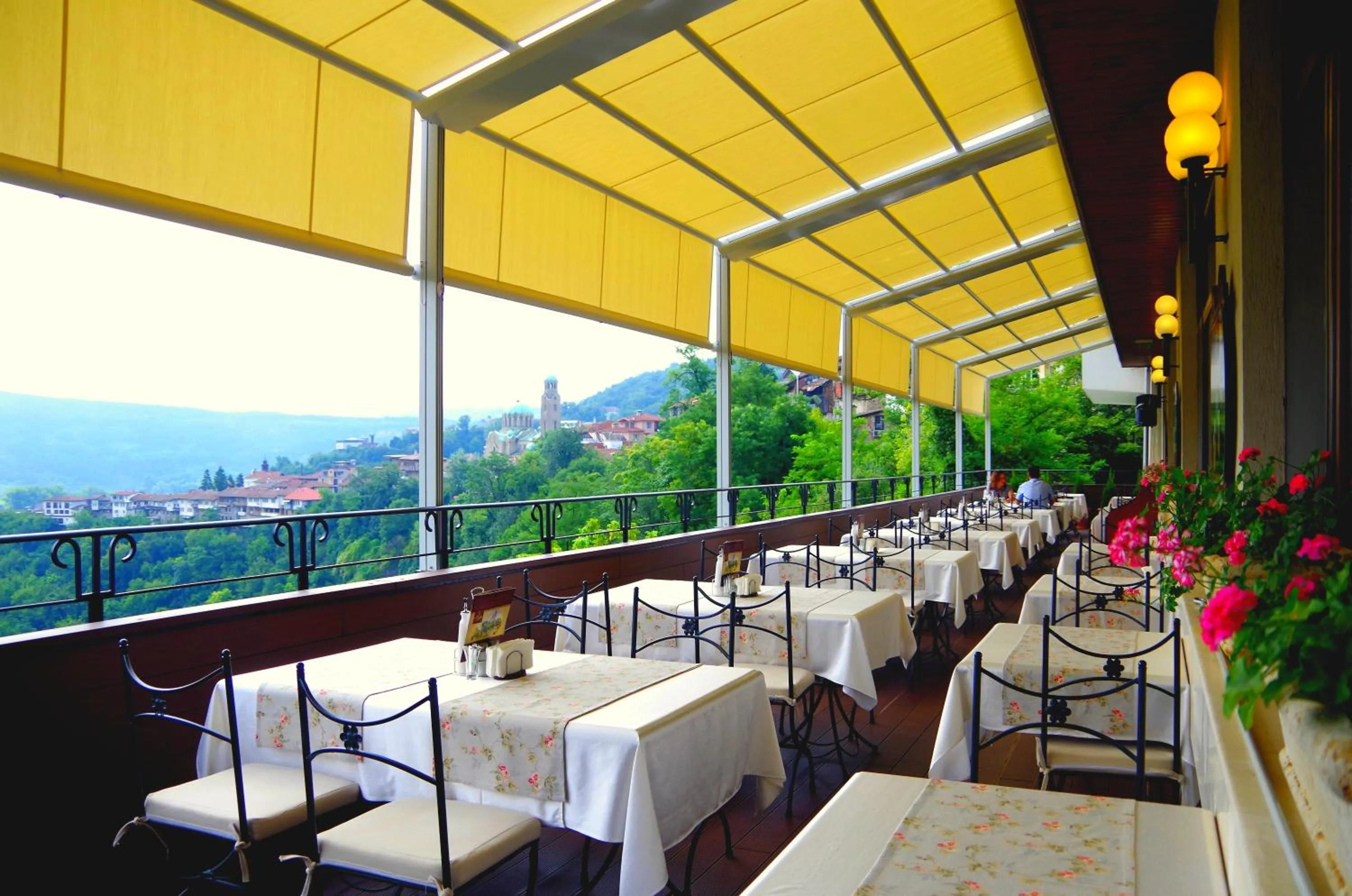 Restaurant/places to eat in Yantra Grand Hotel