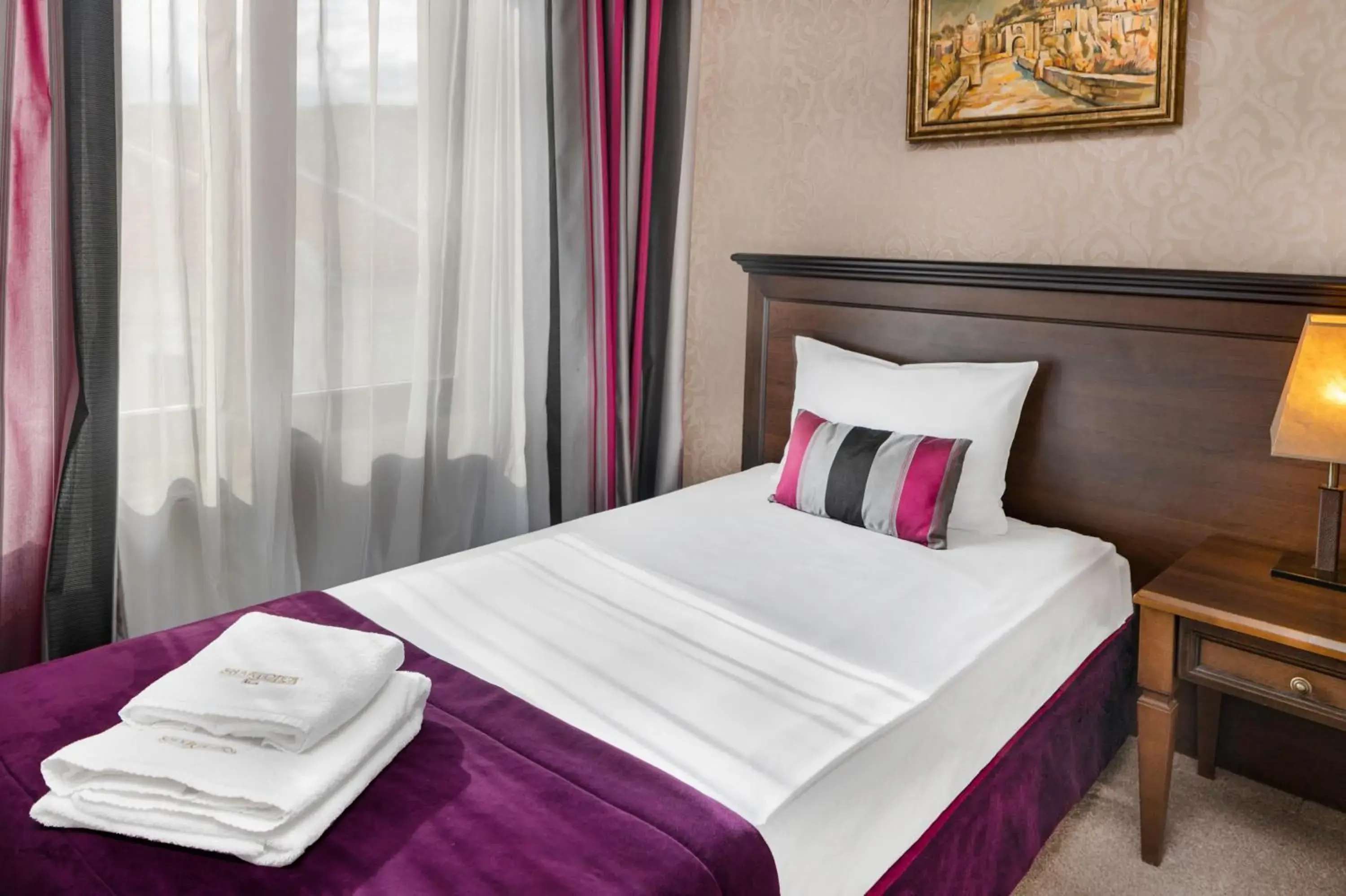 Single Room - Free Pool Access in Yantra Grand Hotel Single Room - Free Pool Access in Yantra Grand Hotel