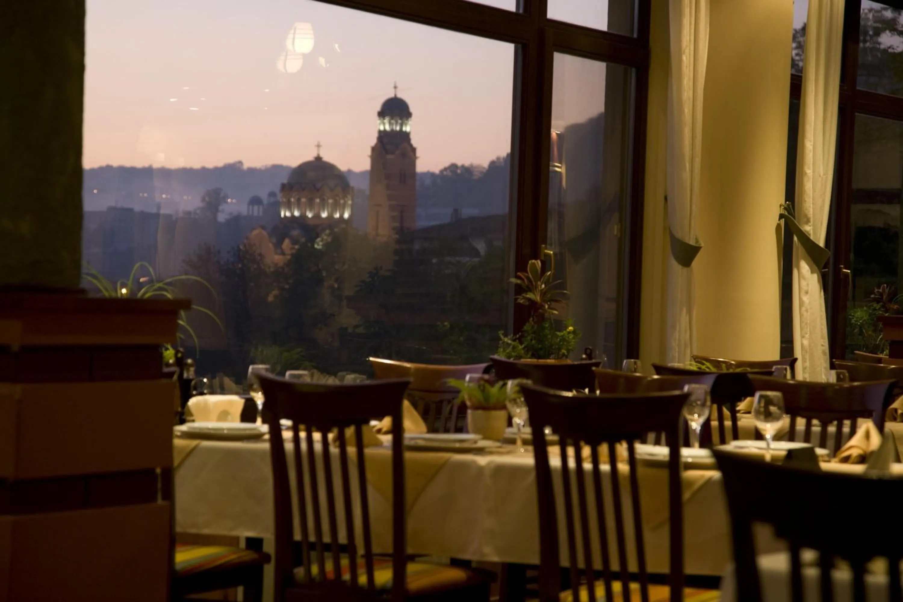 Restaurant/places to eat in Yantra Grand Hotel