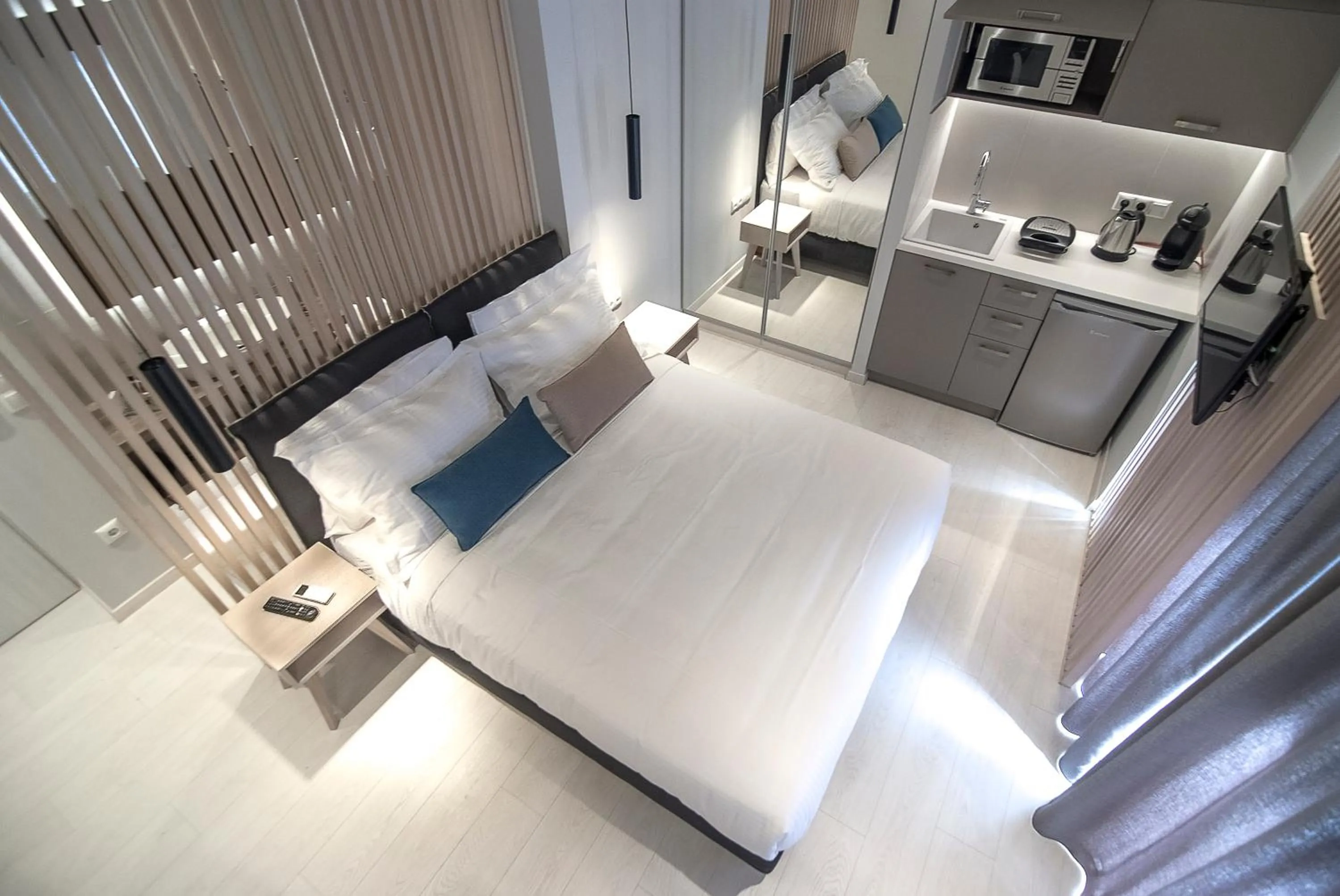 Photo of the whole room, Bed in Acropolis Stay