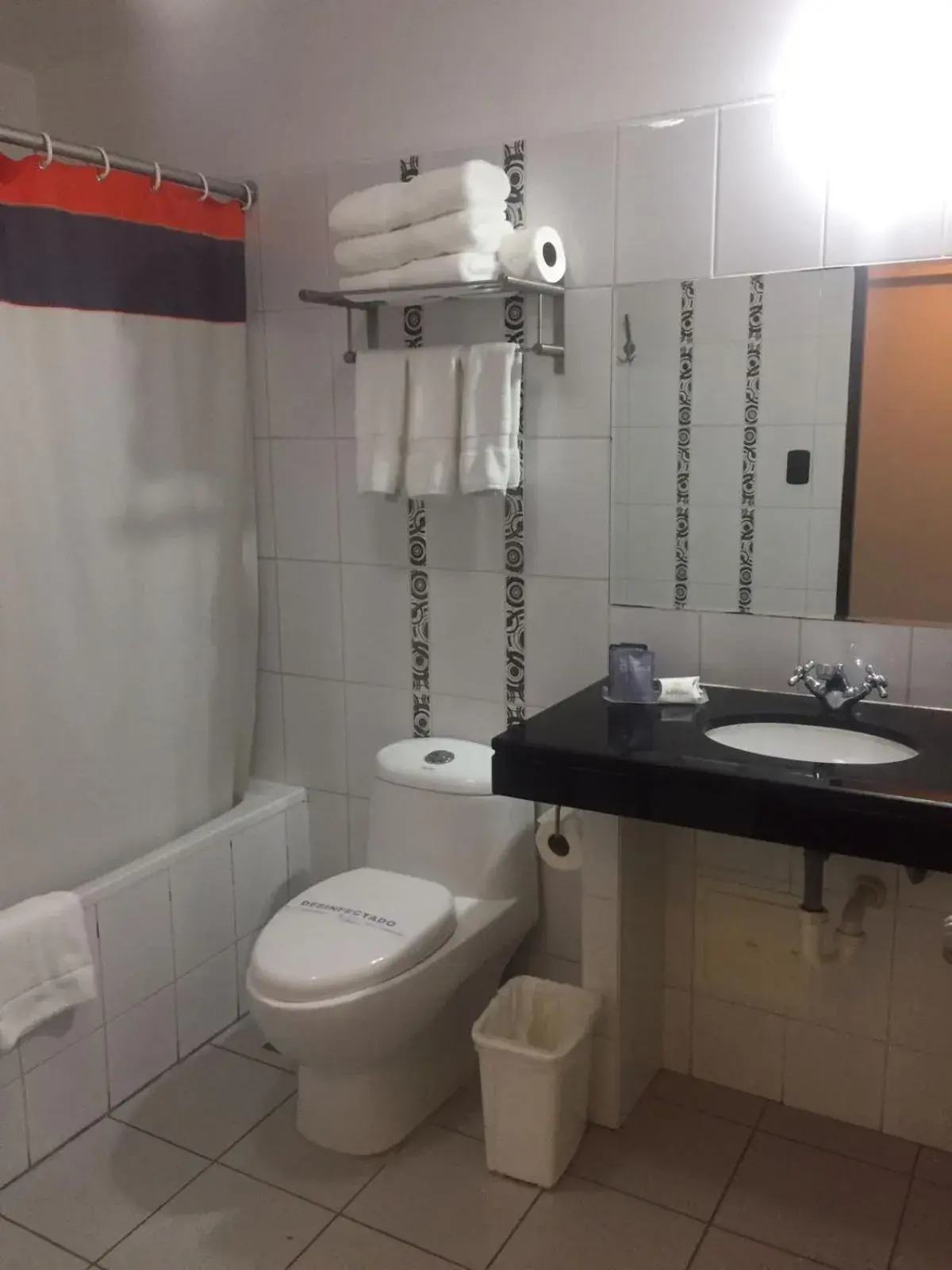 Bathroom in Hotel Britania Miraflores Bathroom in Hotel Britania Miraflores