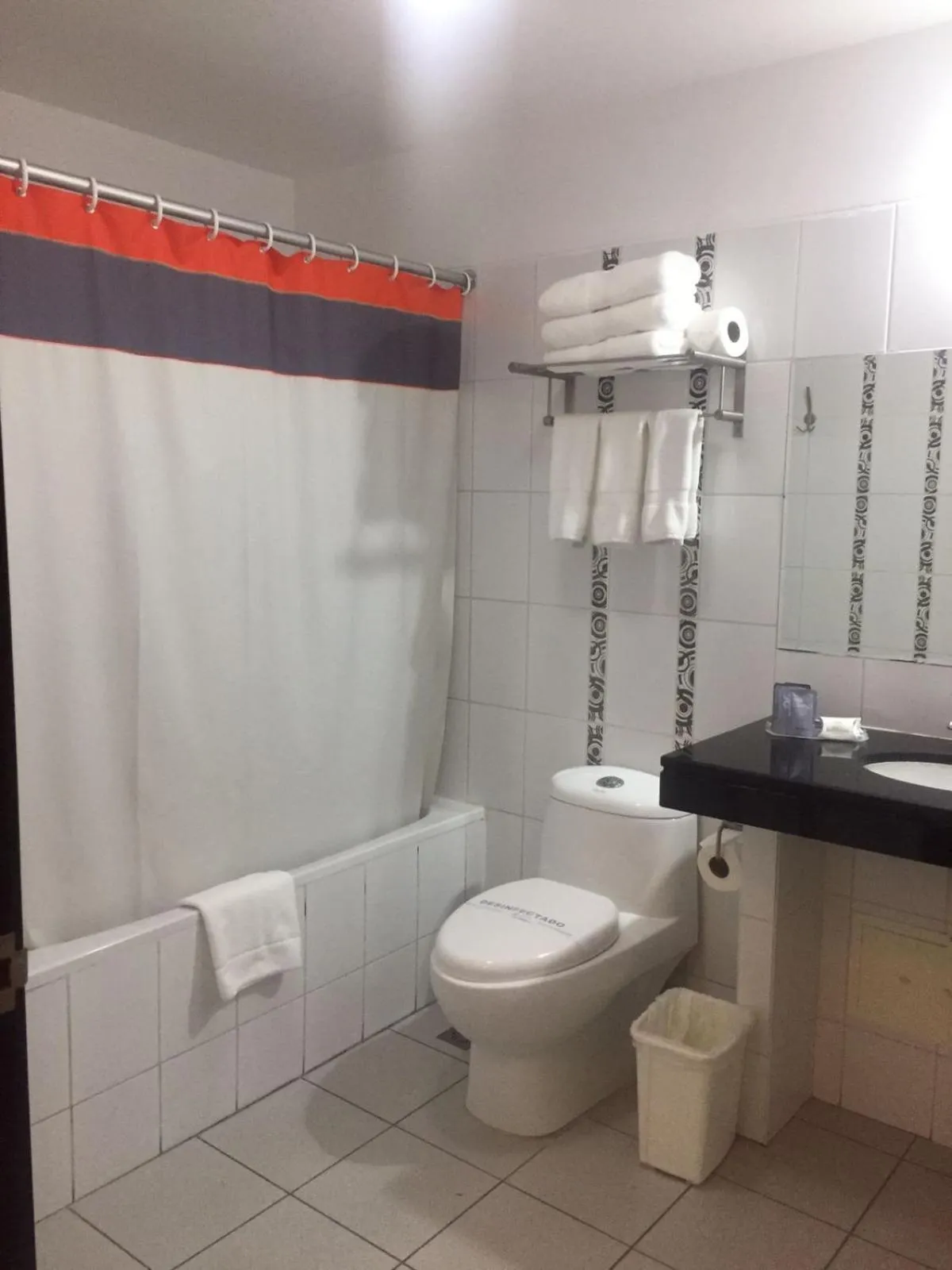 Bathroom in Hotel Britania Miraflores