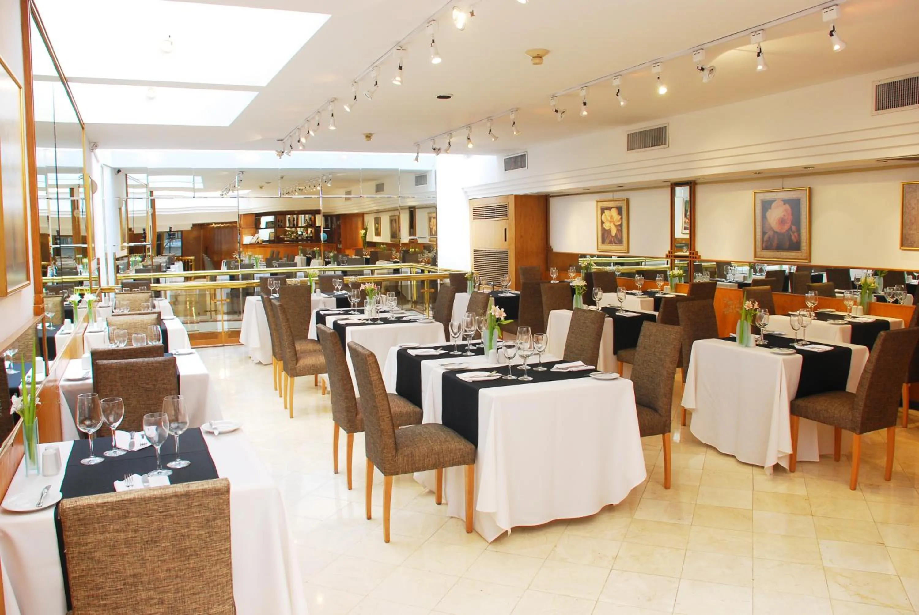 Restaurant/places to eat in Hotel Dolmen