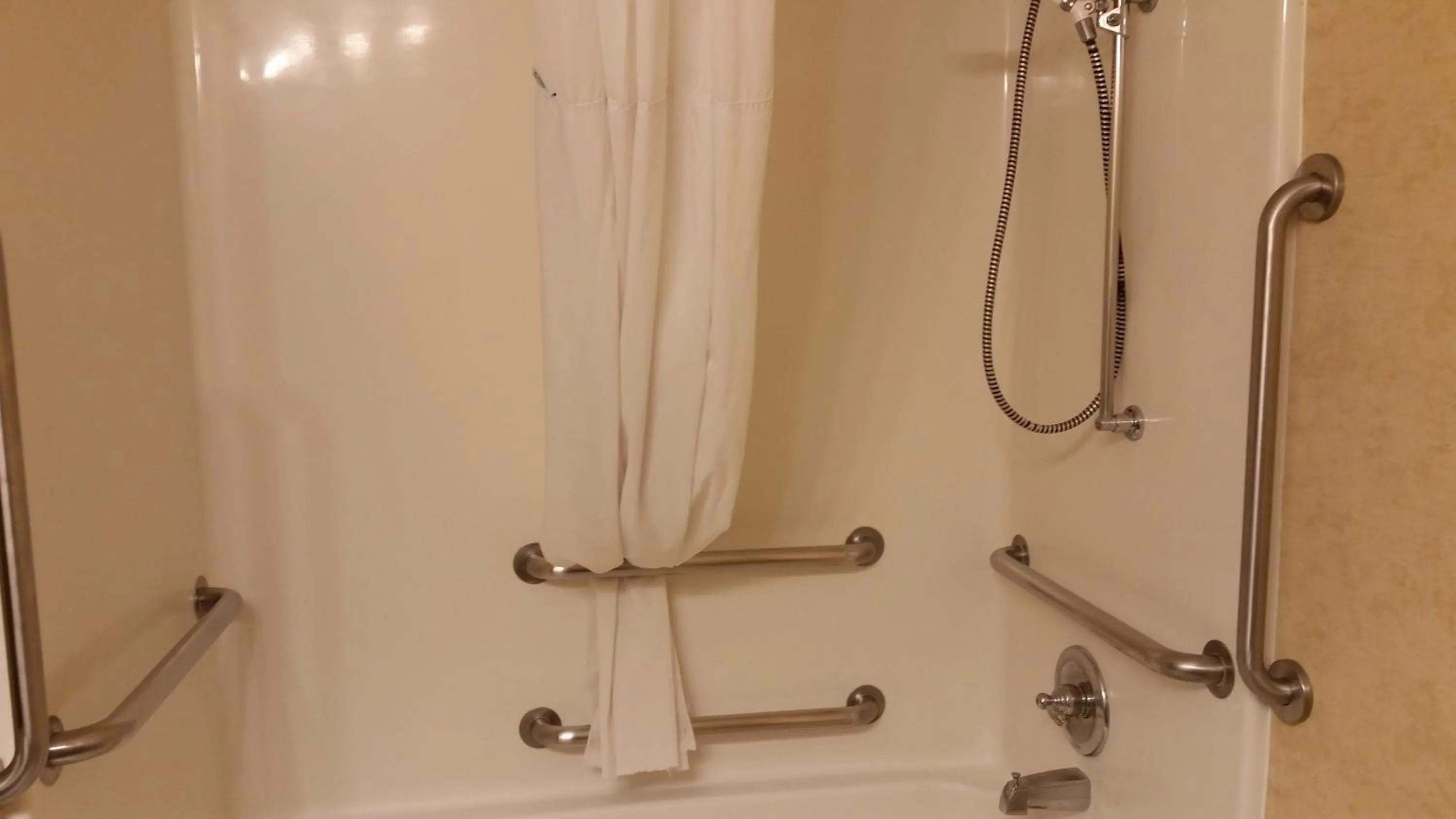 Shower in Days Inn & Suites by Wyndham Vancouver
