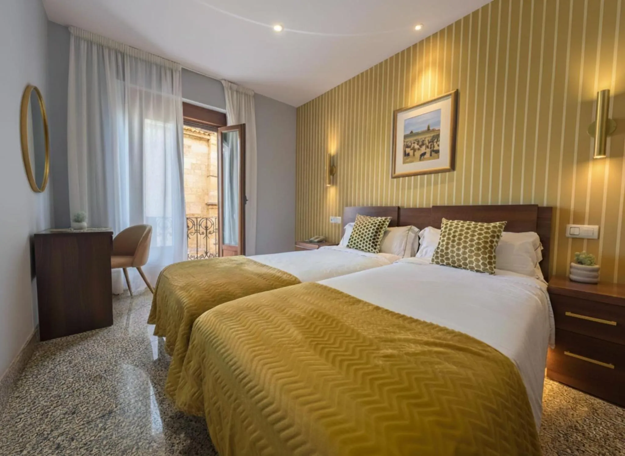 Bed in Hotel Arcos Catedral