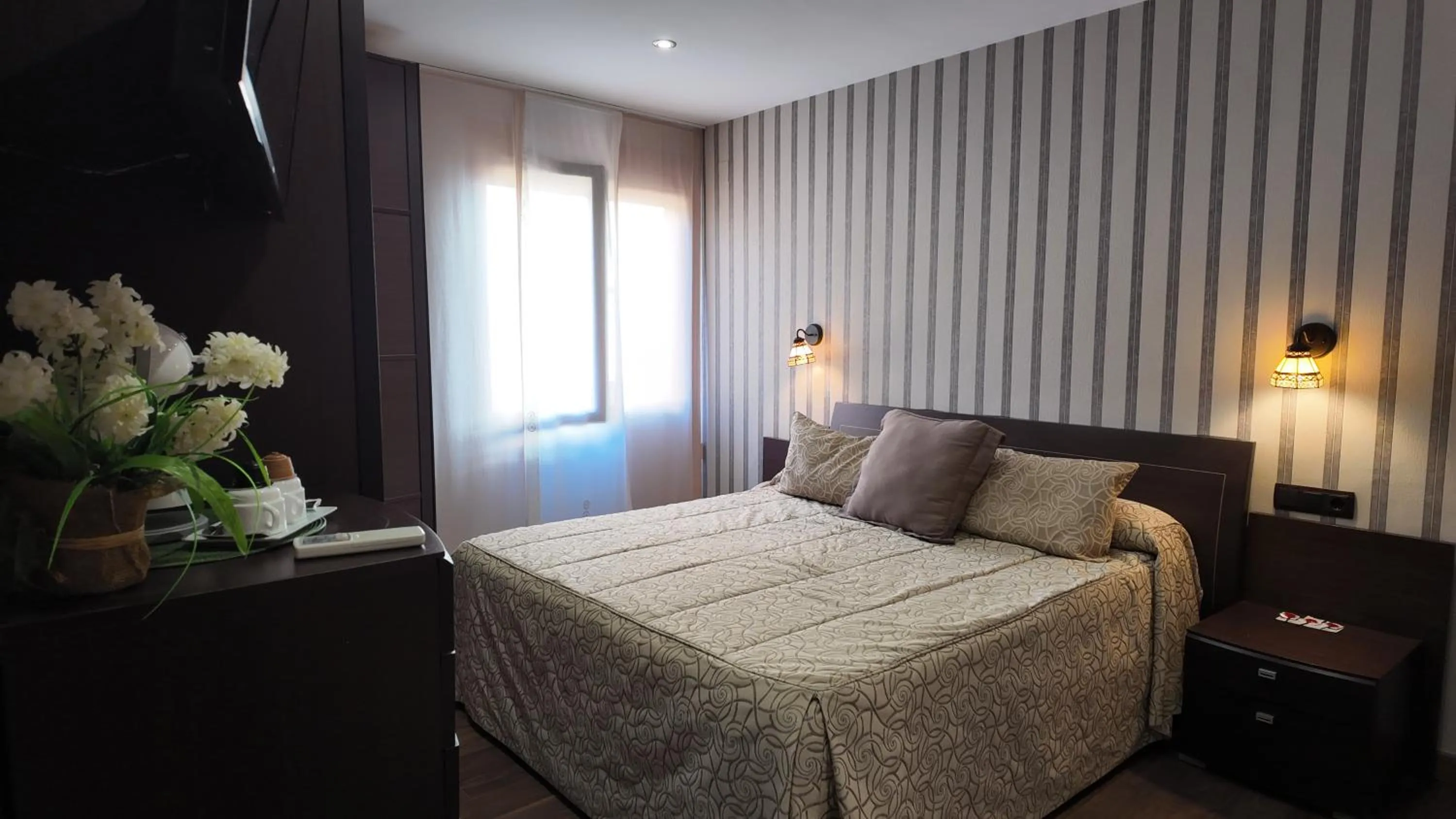 Comfort Triple Room with Shower in Hotel Arcos Catedral