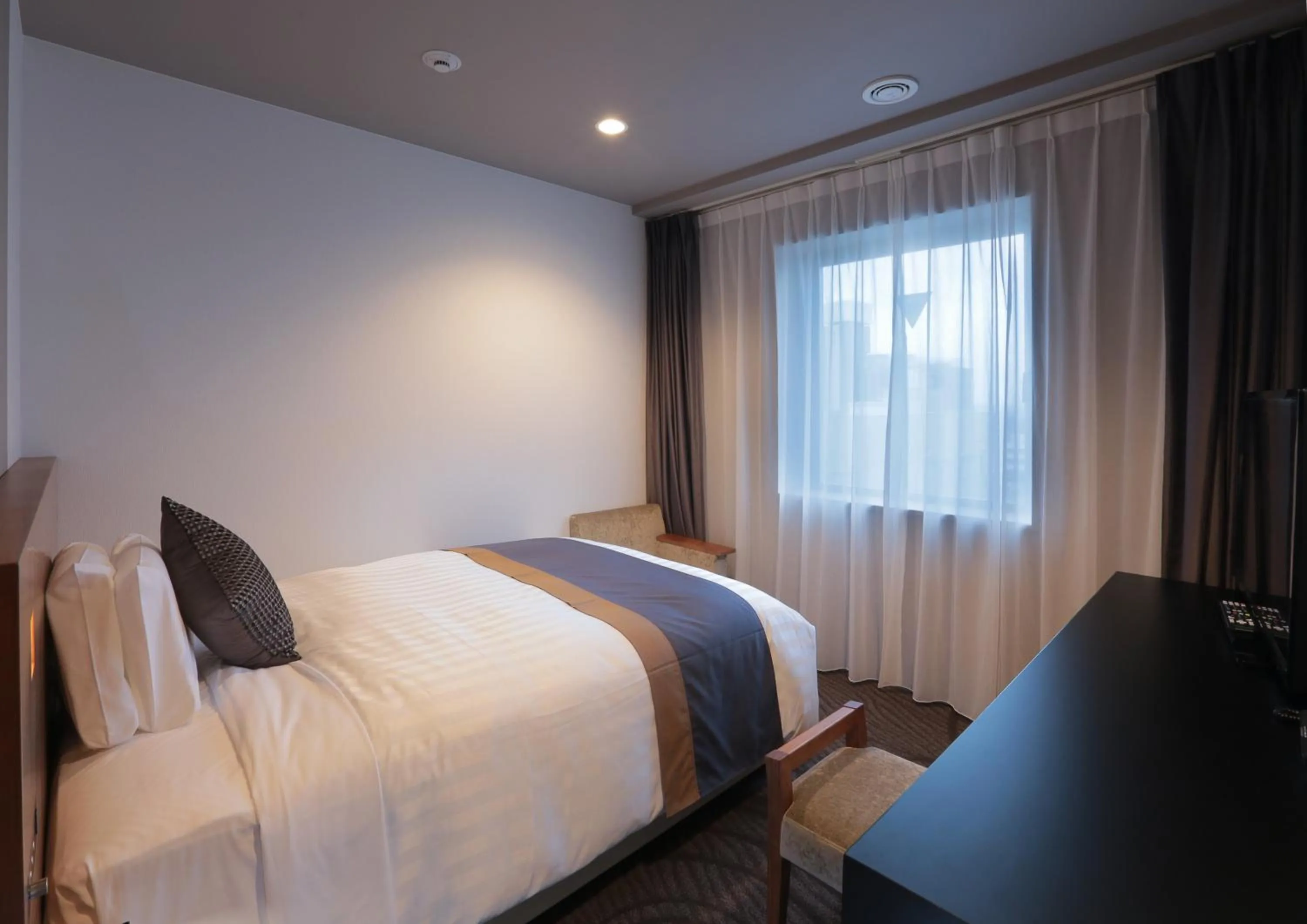 Bed in Kisarazu Washington Hotel