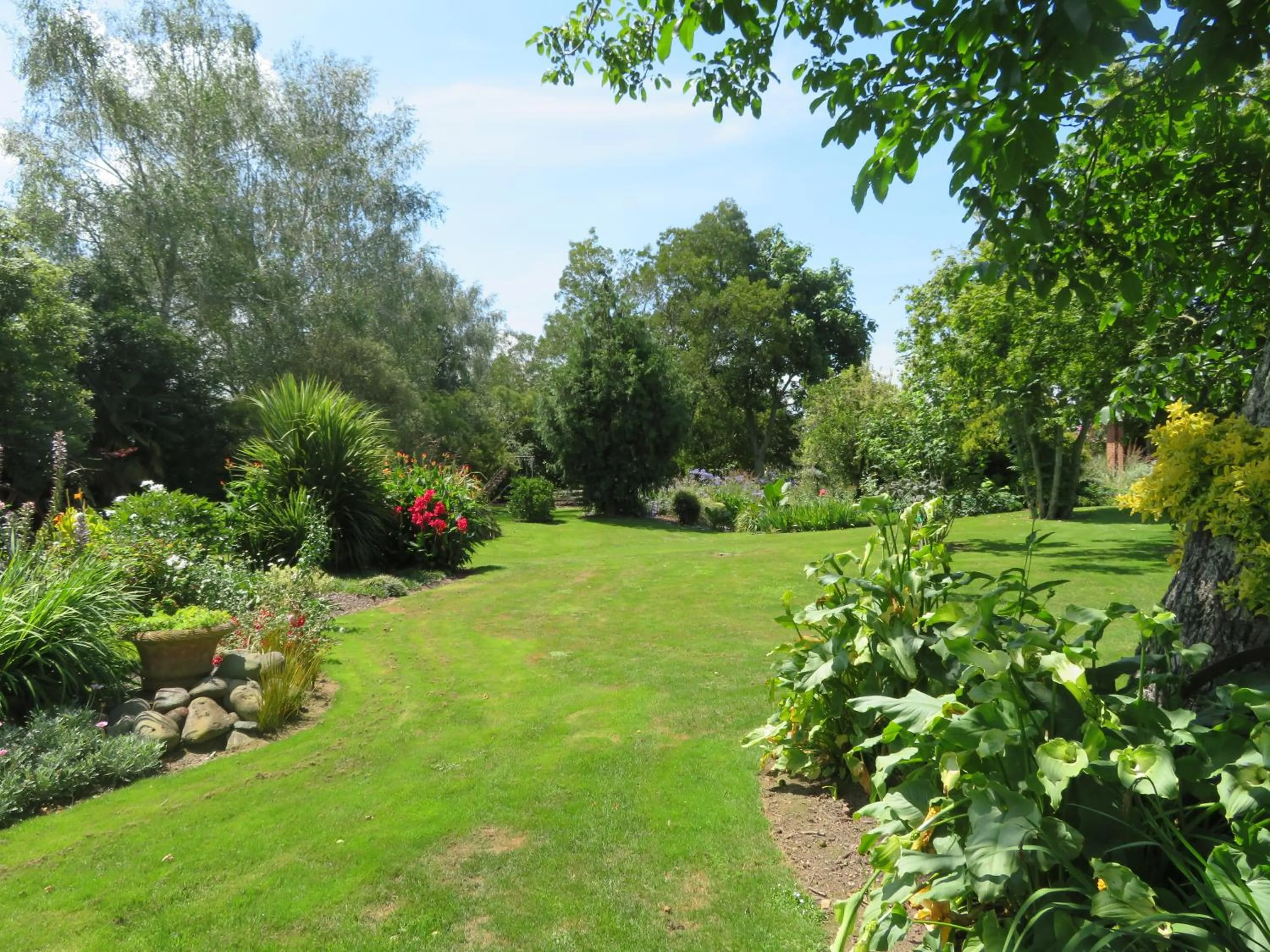 Garden in Walnut Lodge B&B