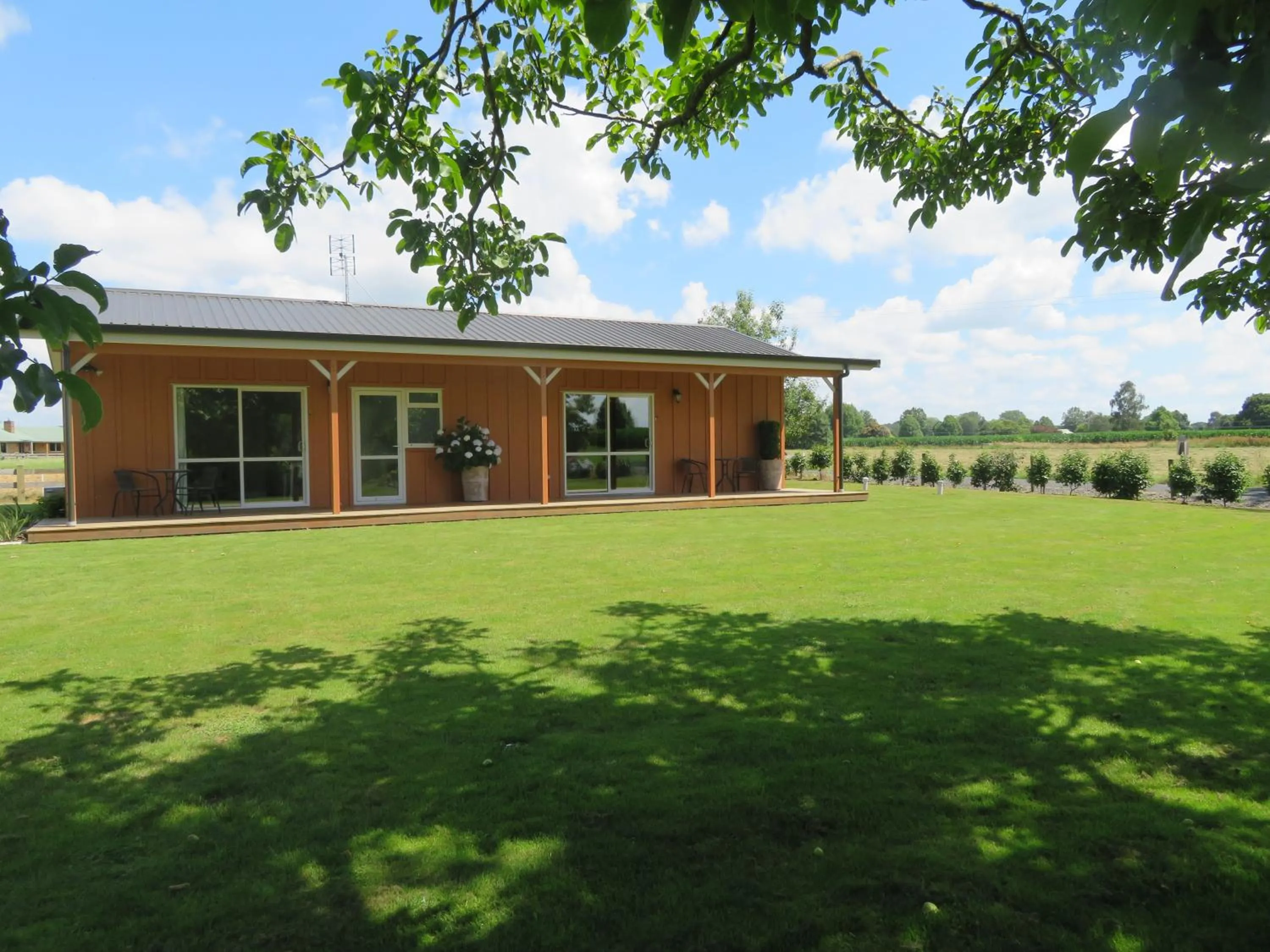 Facade/entrance in Walnut Lodge B&B