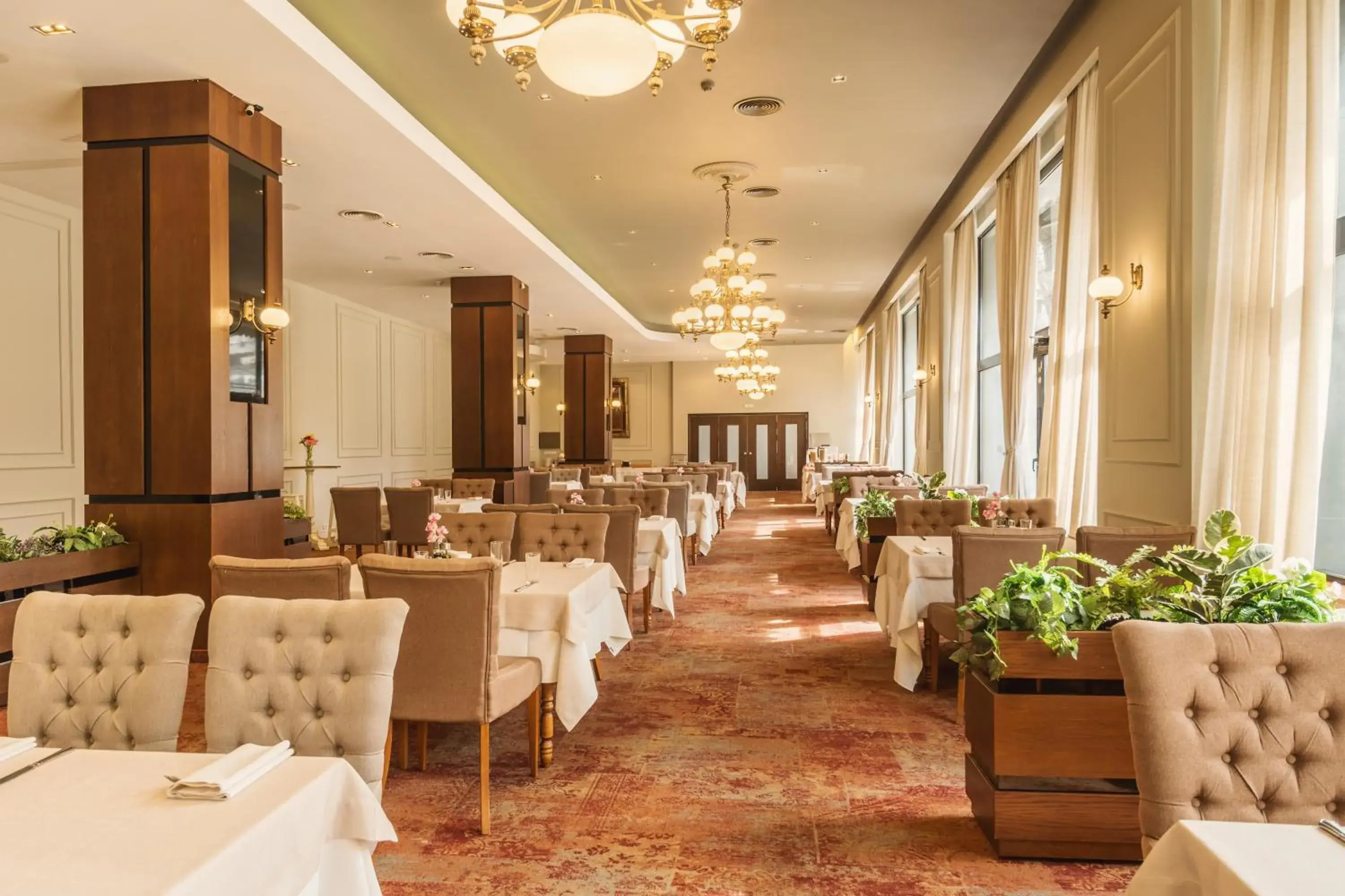 Restaurant/places to eat in Dunav Plaza Hotel Restaurant/places to eat in Dunav Plaza Hotel