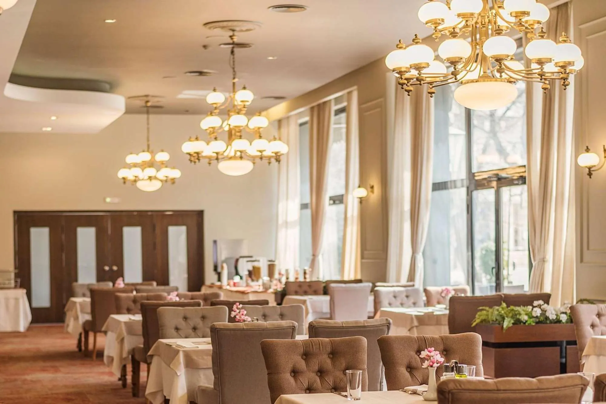 Restaurant/places to eat in Dunav Plaza Hotel