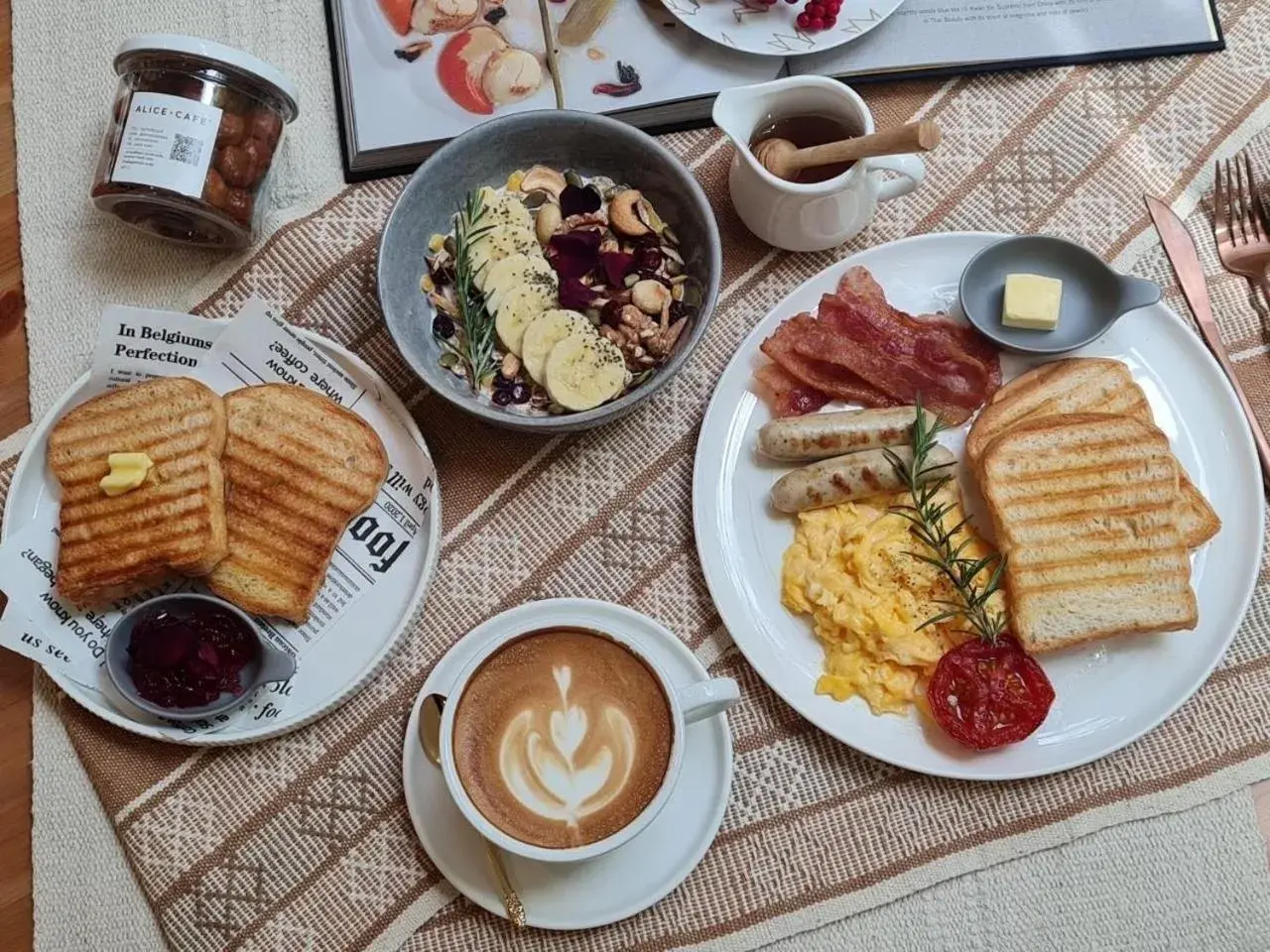 Breakfast in Issara by D Hostel Breakfast in Issara by D Hostel