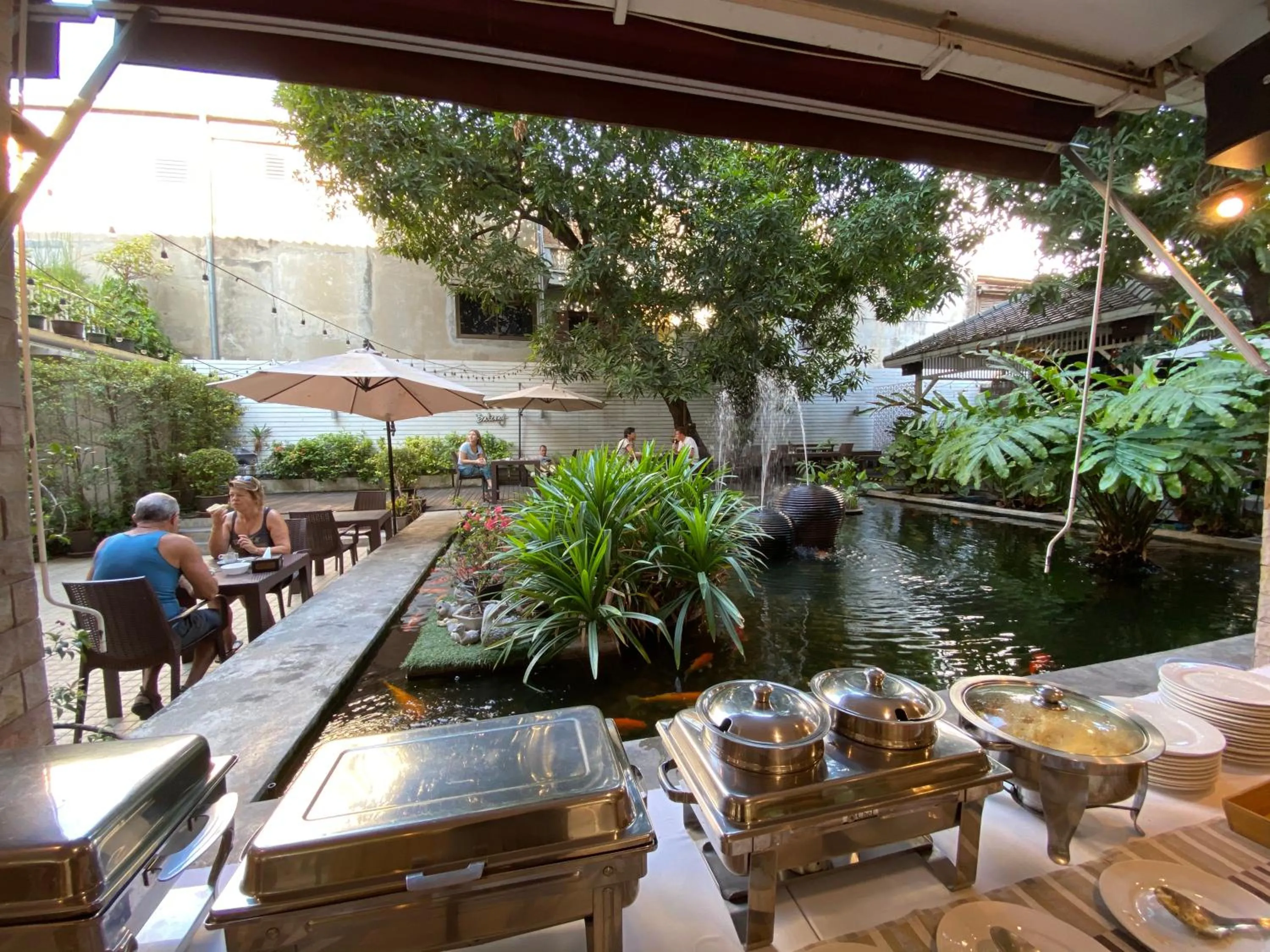 Food and drinks in Issara by D Hostel