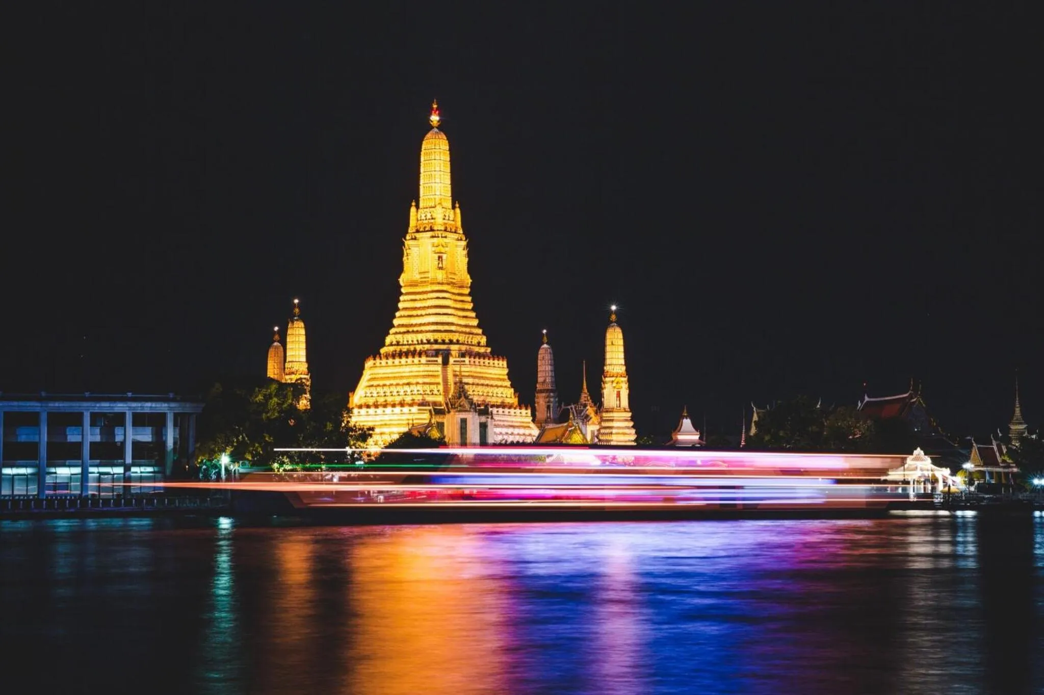 Location in Issara by D Hostel