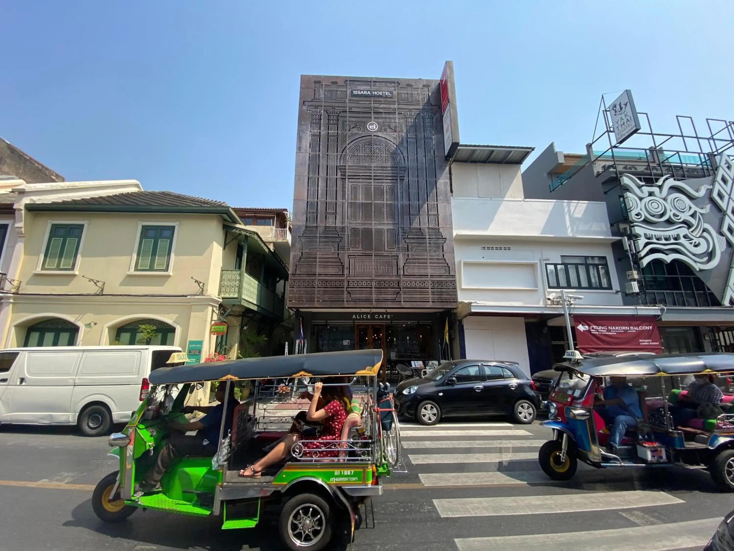 Property building in Issara by D Hostel Property building in Issara by D Hostel