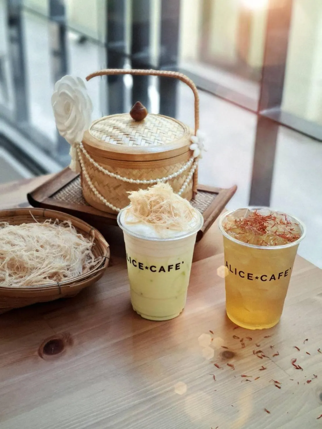 Coffee/tea facilities in Issara by D Hostel