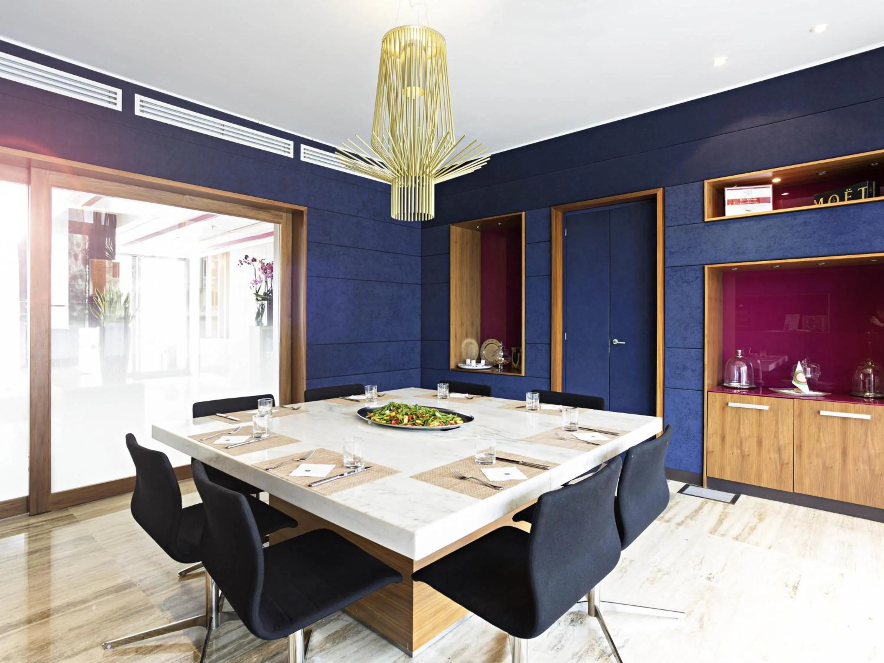 Restaurant/places to eat in Novotel Roma Eur