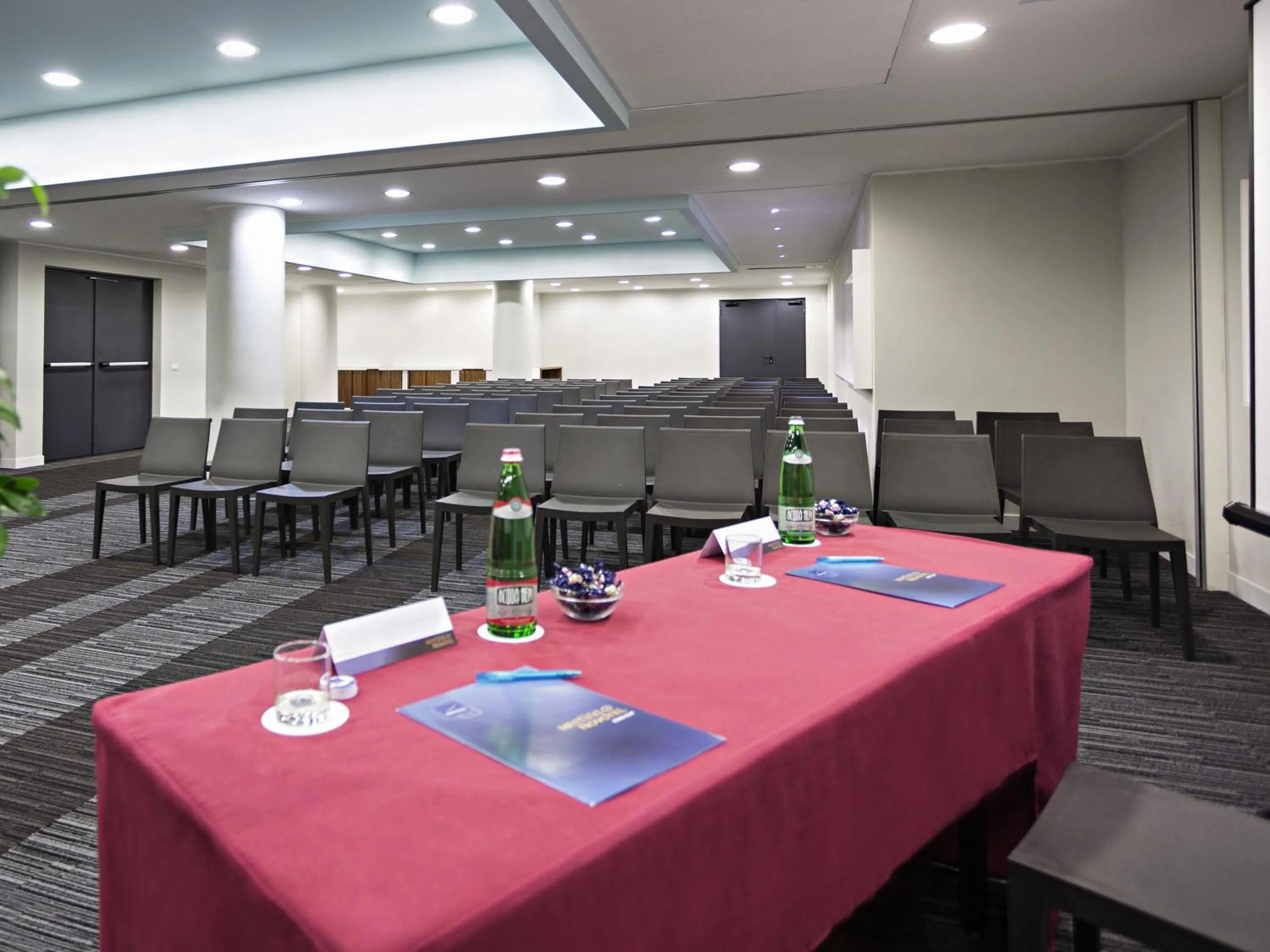 Meeting/conference room in Novotel Roma Eur
