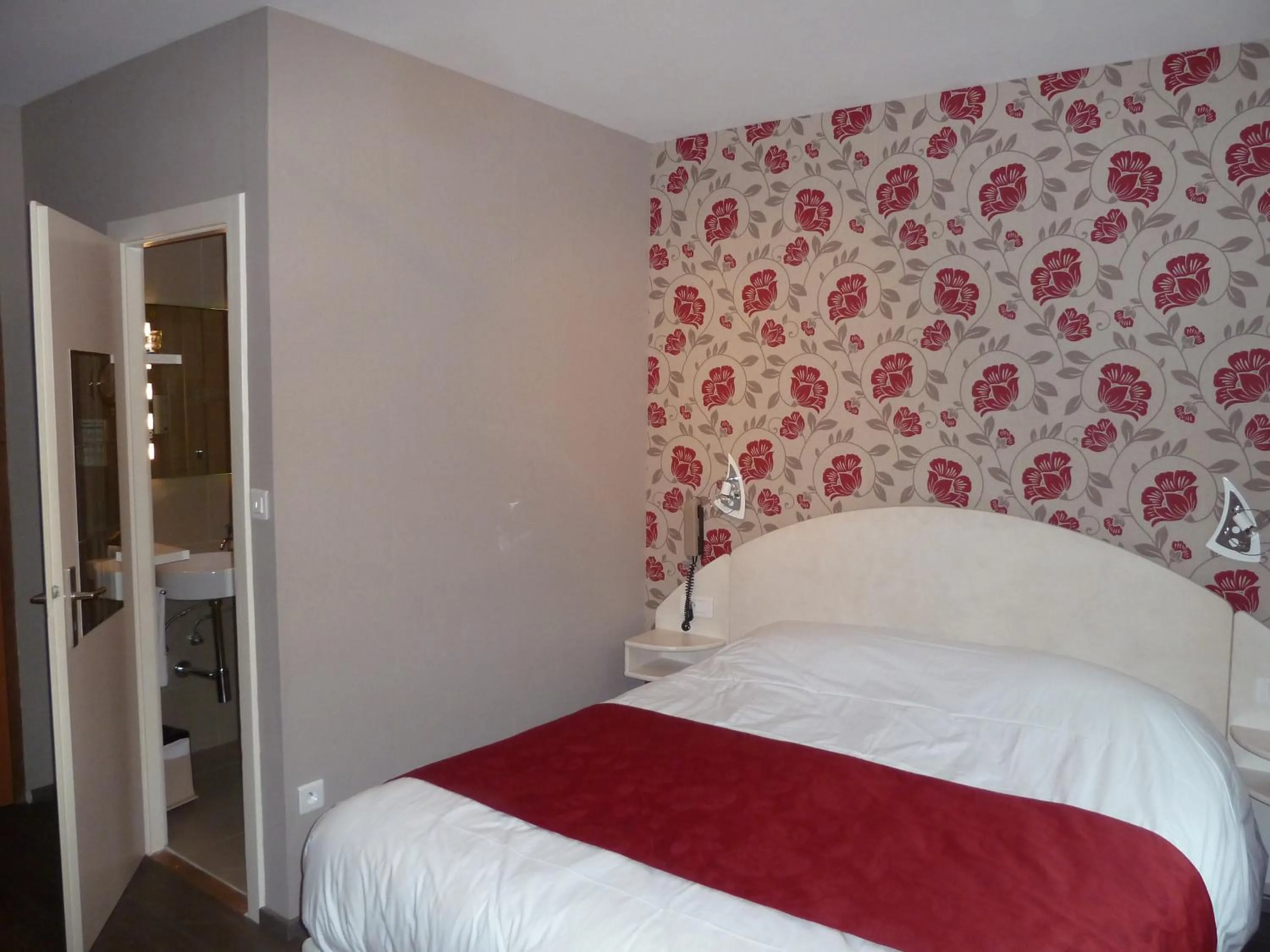 Photo of the whole room, Bed in Logis Hotel Des Vosges