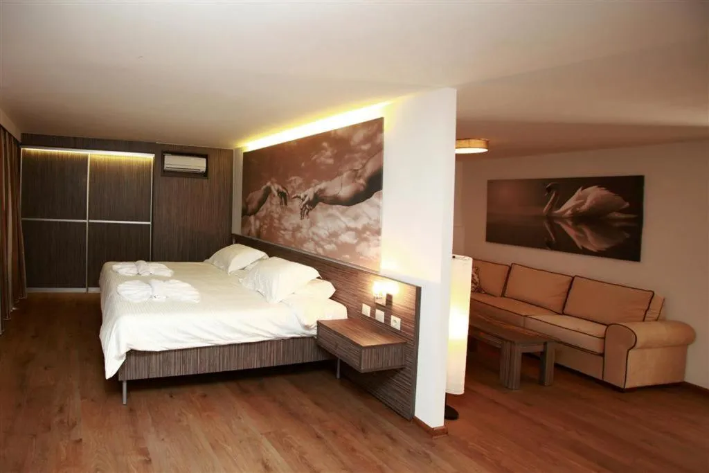 One-Bedroom Suite with Sofa Bed in Eurohotel Katrin Suites