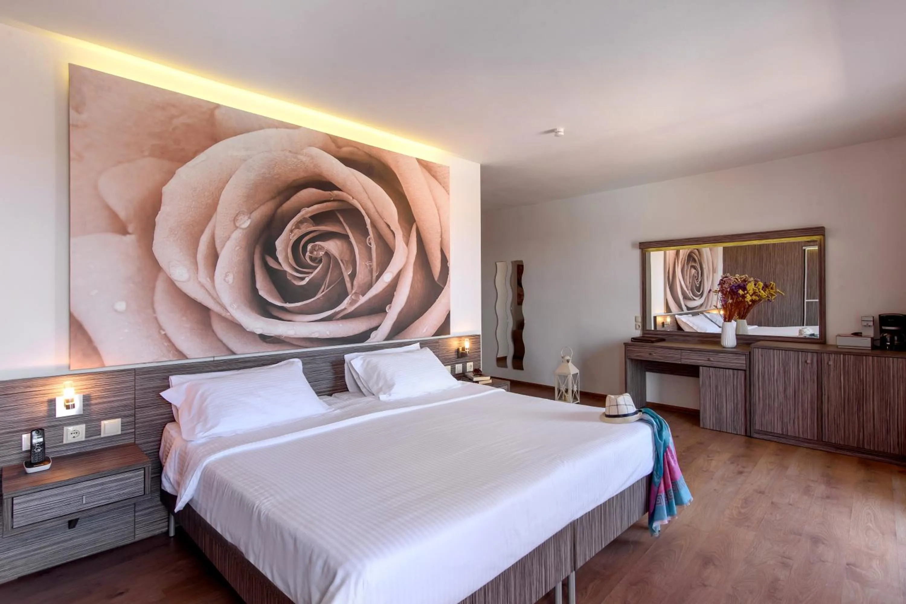 Photo of the whole room, Bed in Eurohotel Katrin Suites