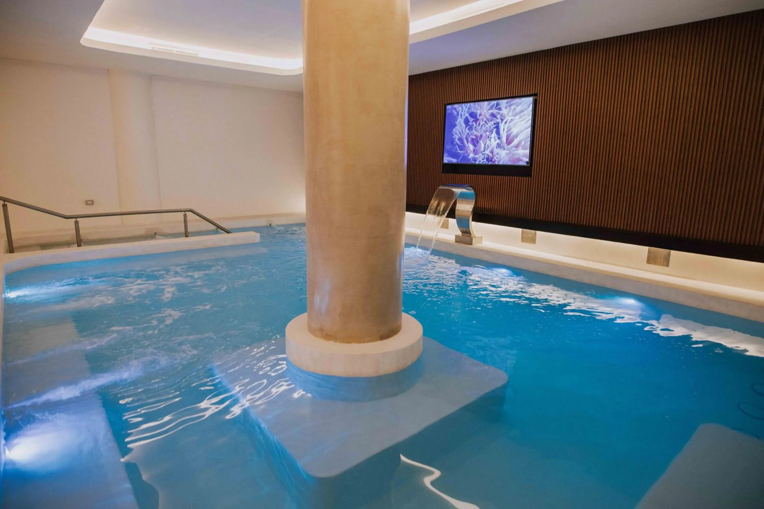 Swimming pool in Hotel Dos Reyes