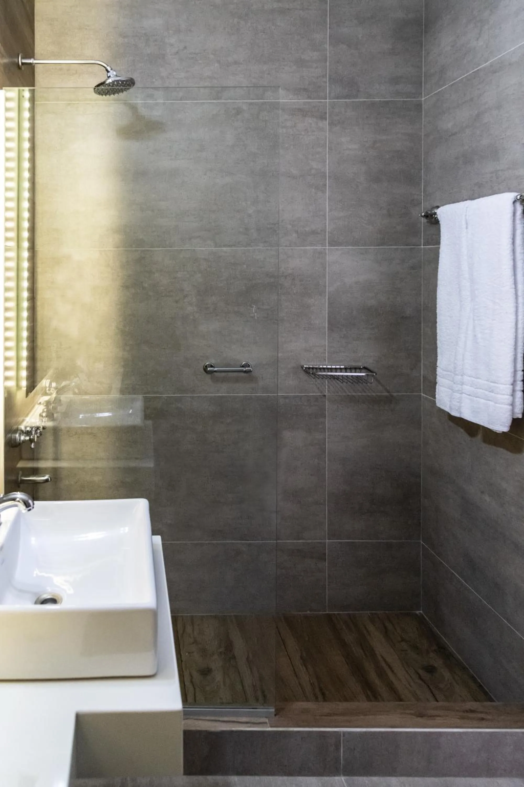 Bathroom in Hotel Dos Reyes