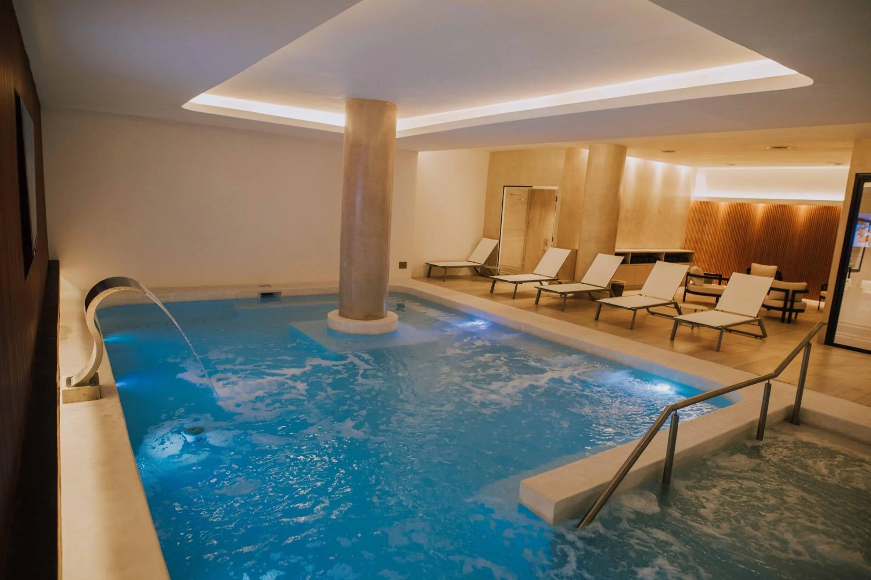 Swimming pool in Hotel Dos Reyes