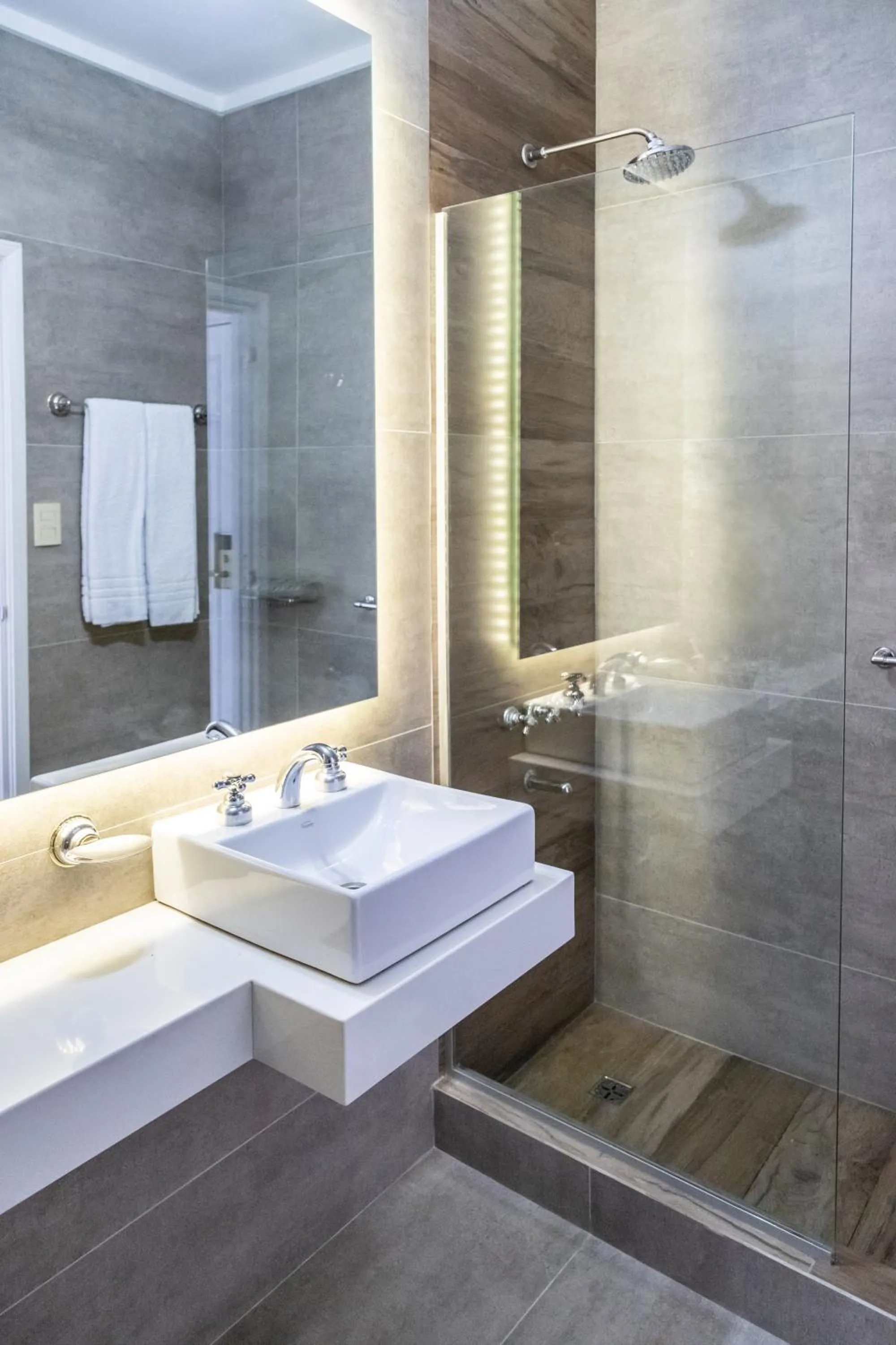 Bathroom in Hotel Dos Reyes