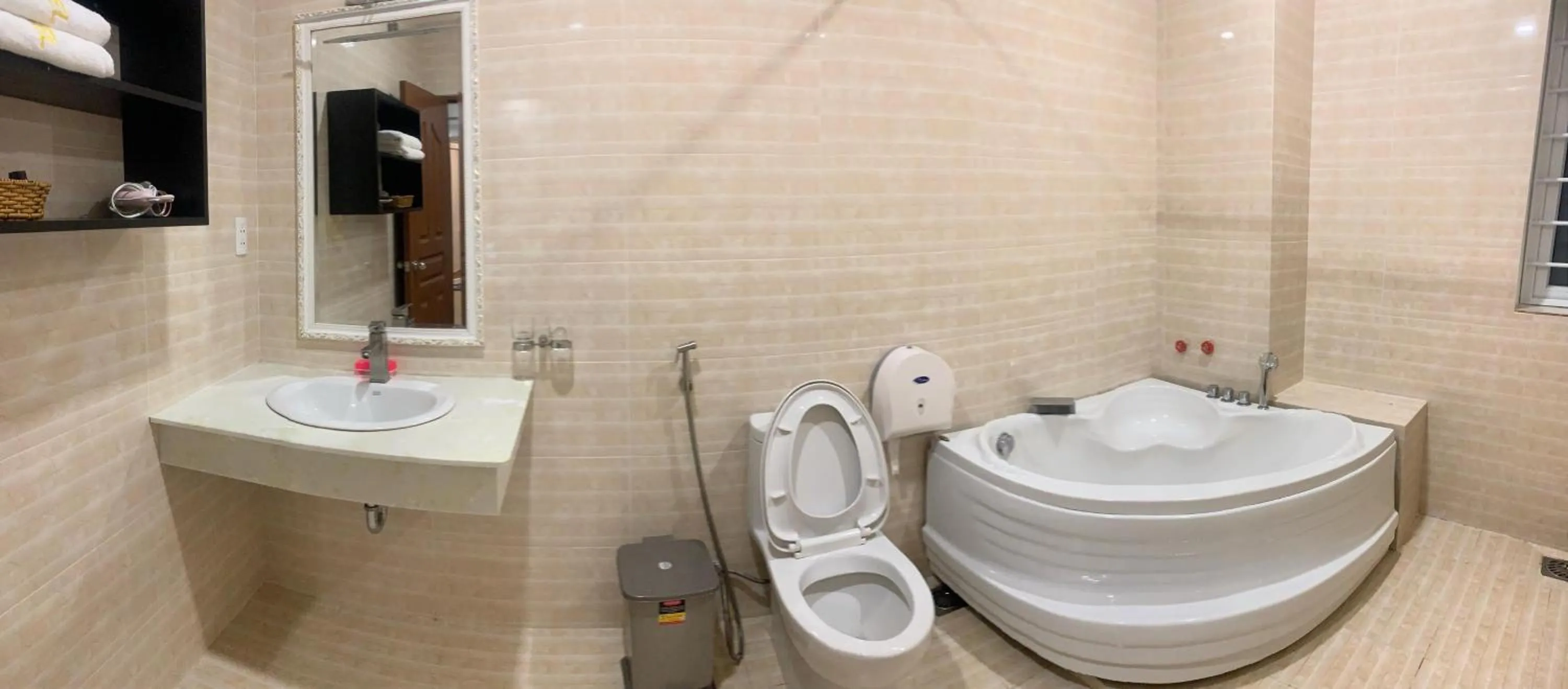 Toilet in Nice Life Hotel