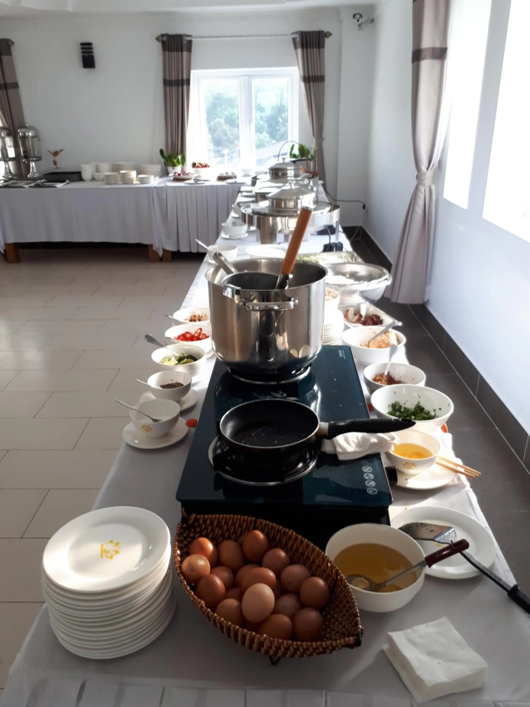 Restaurant/places to eat in Nice Life Hotel