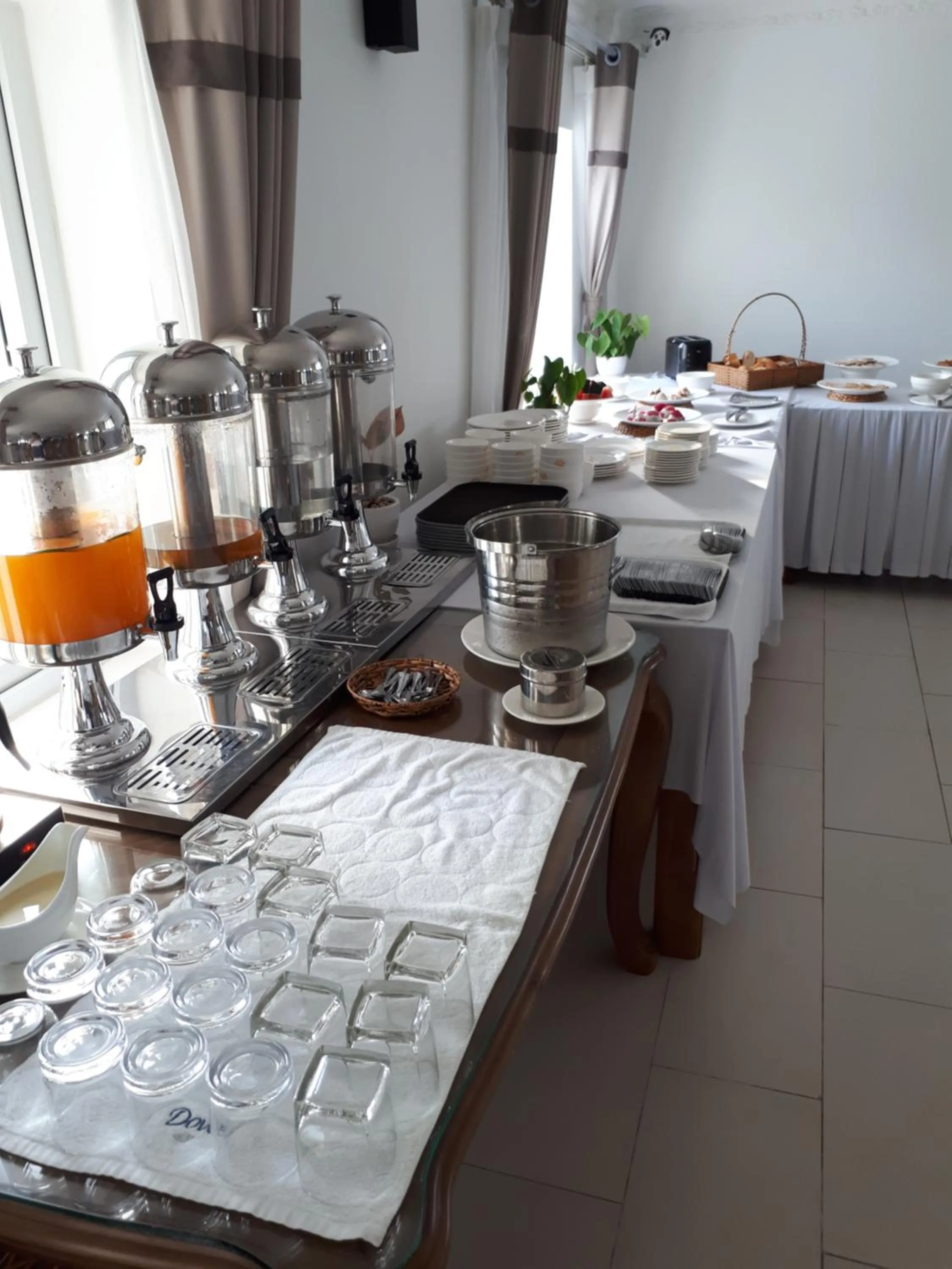 Restaurant/places to eat in Nice Life Hotel