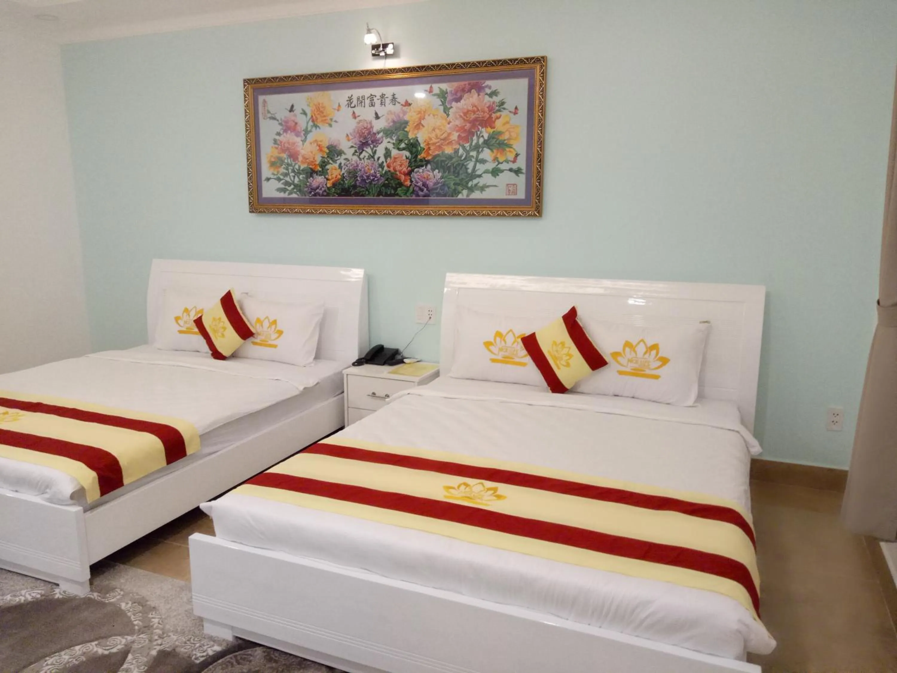 Bed in Nice Life Hotel