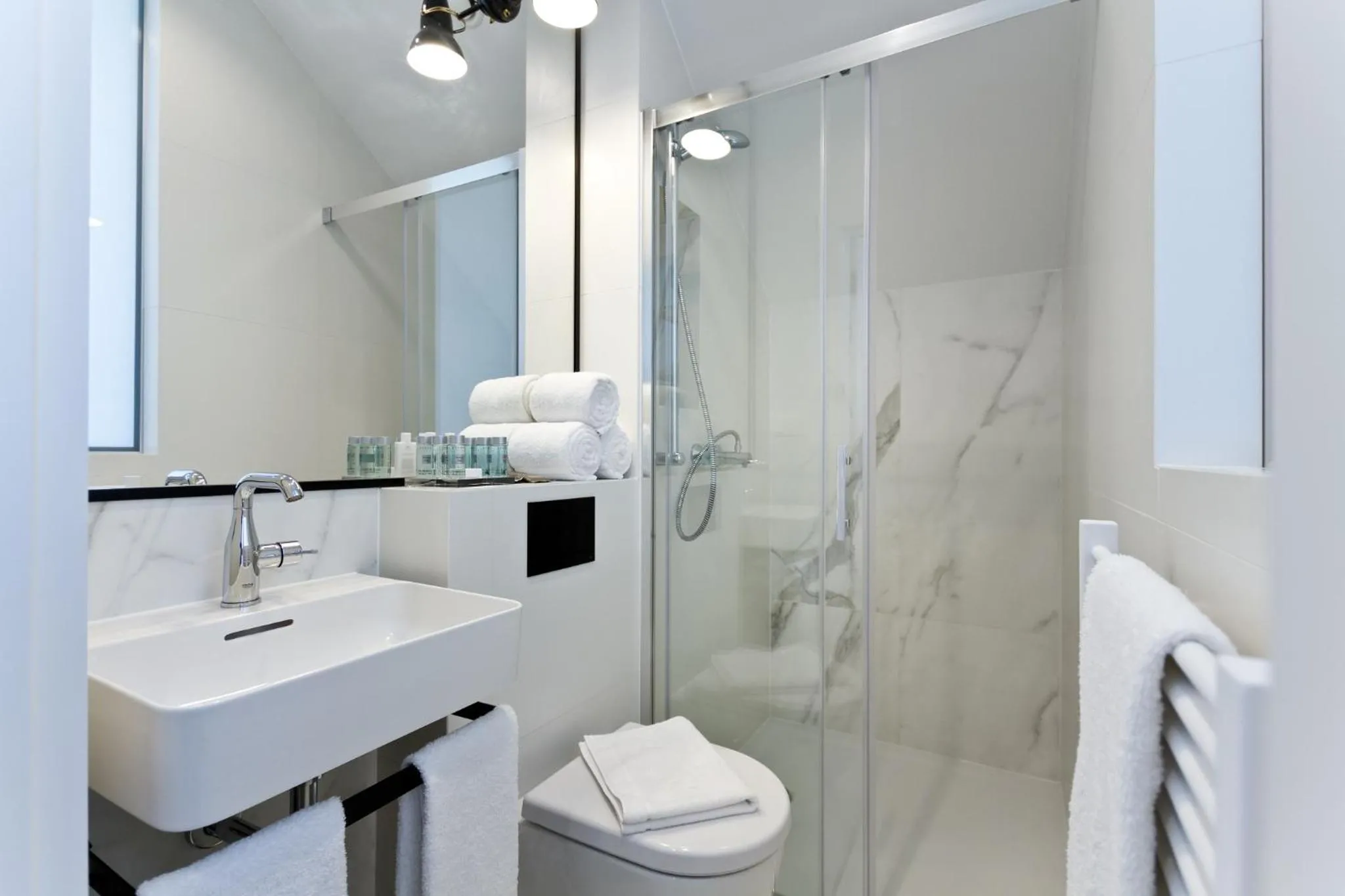 Shower in Hello Haffner