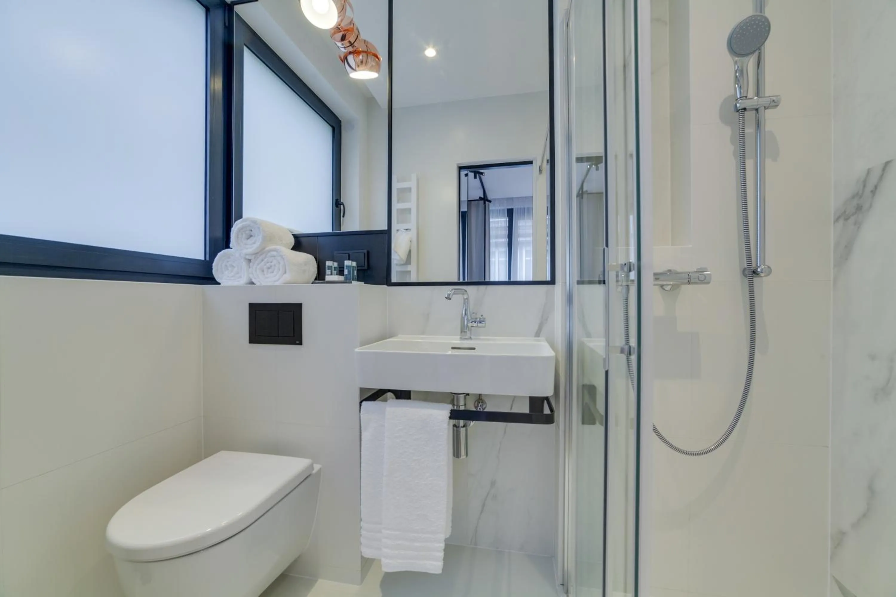 Shower in Hello Haffner