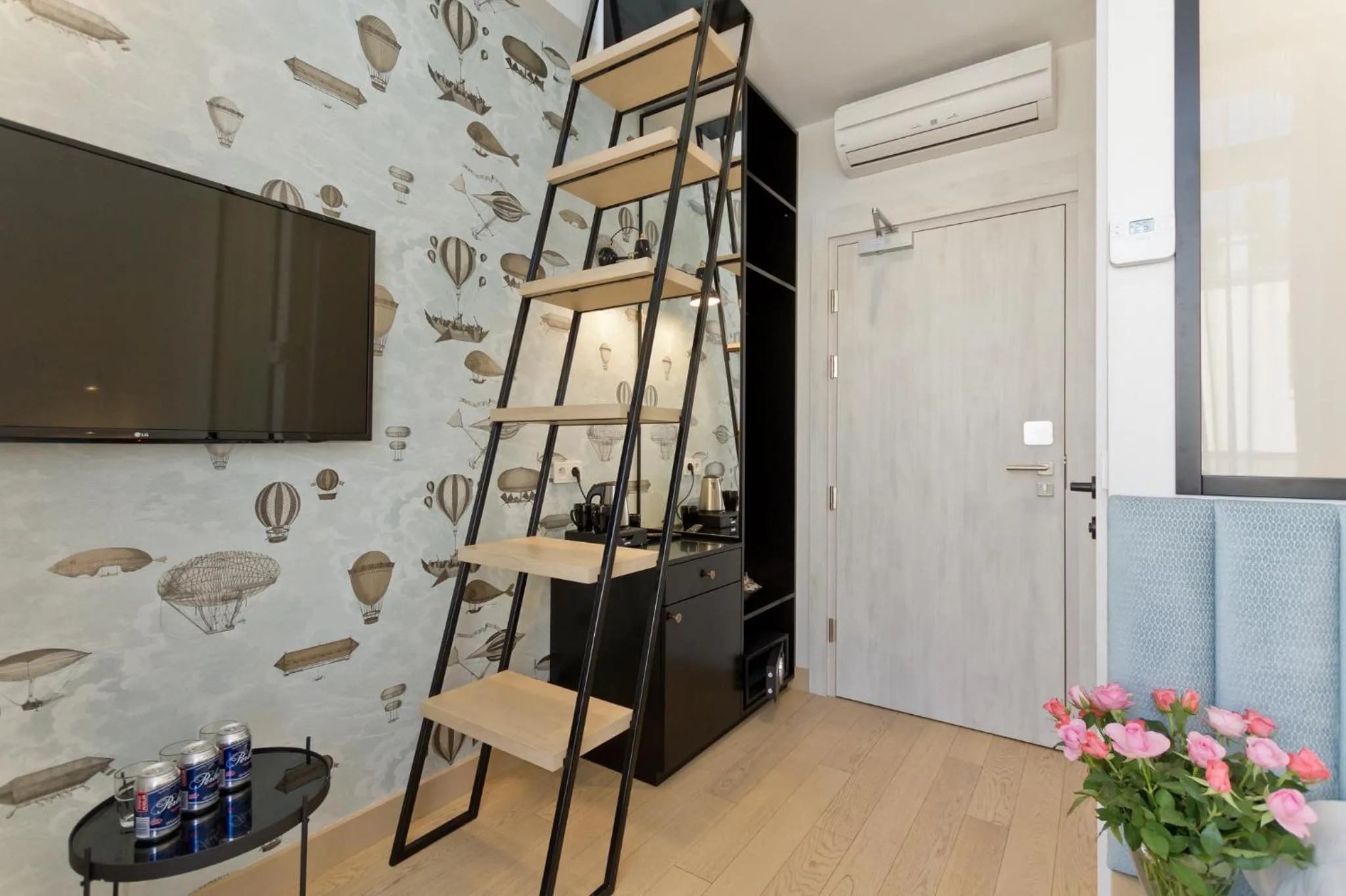 Photo of the whole room in Hello Haffner