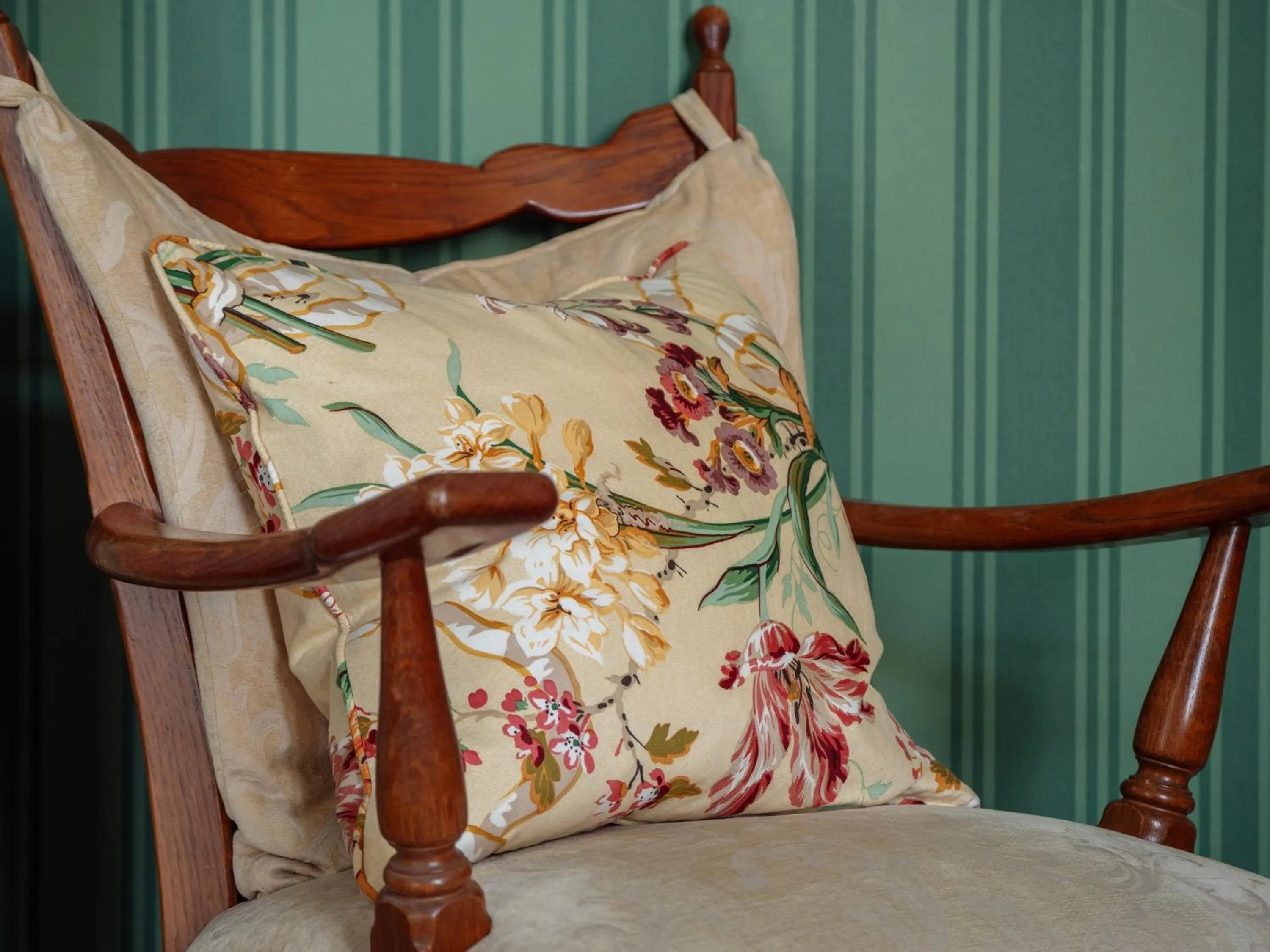 Photo of the whole room, Bed in Rooms GUT HEIDEFELD