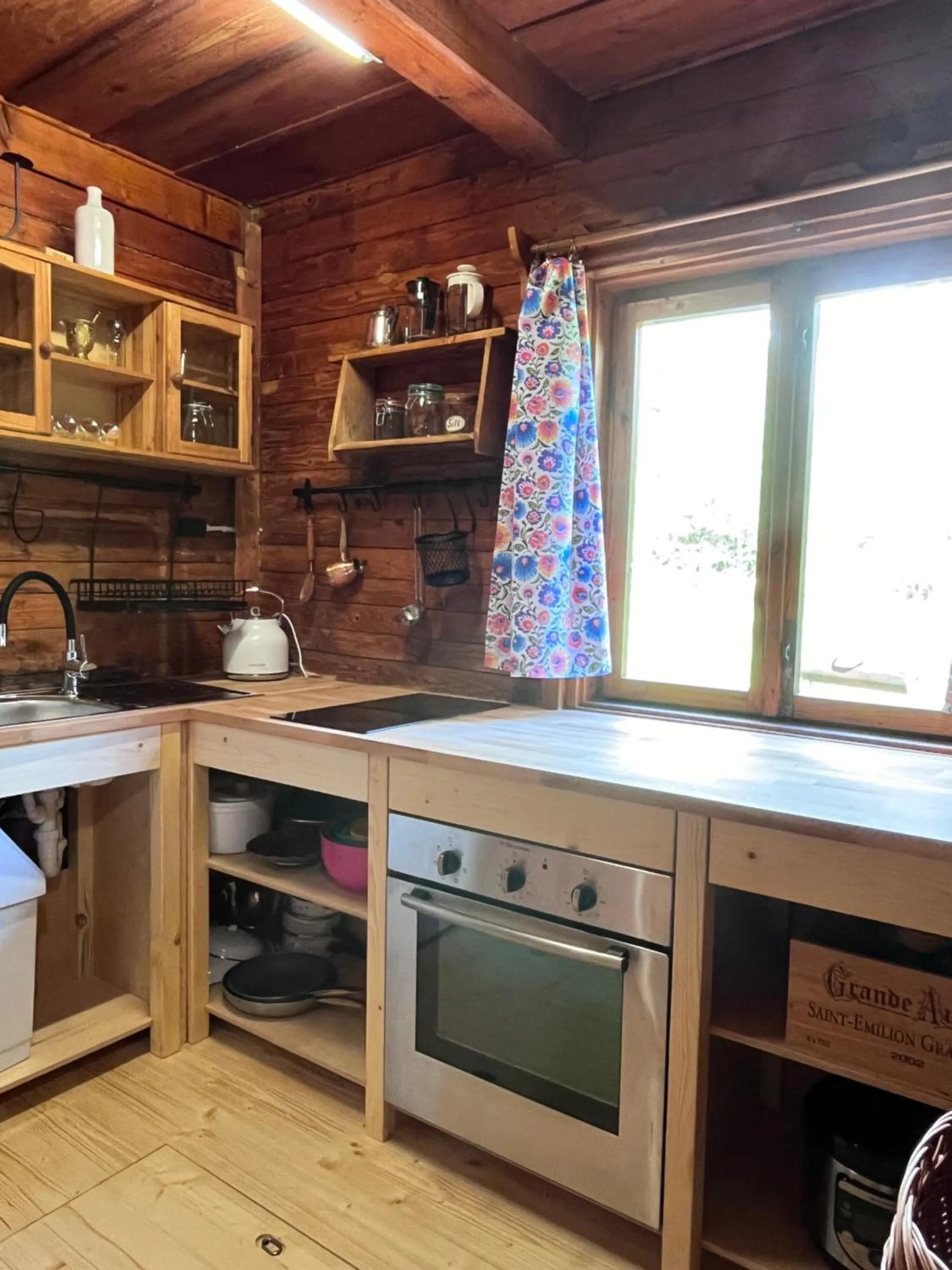 Kitchen or kitchenette in Drewniany Domek BB Nad Rzeką