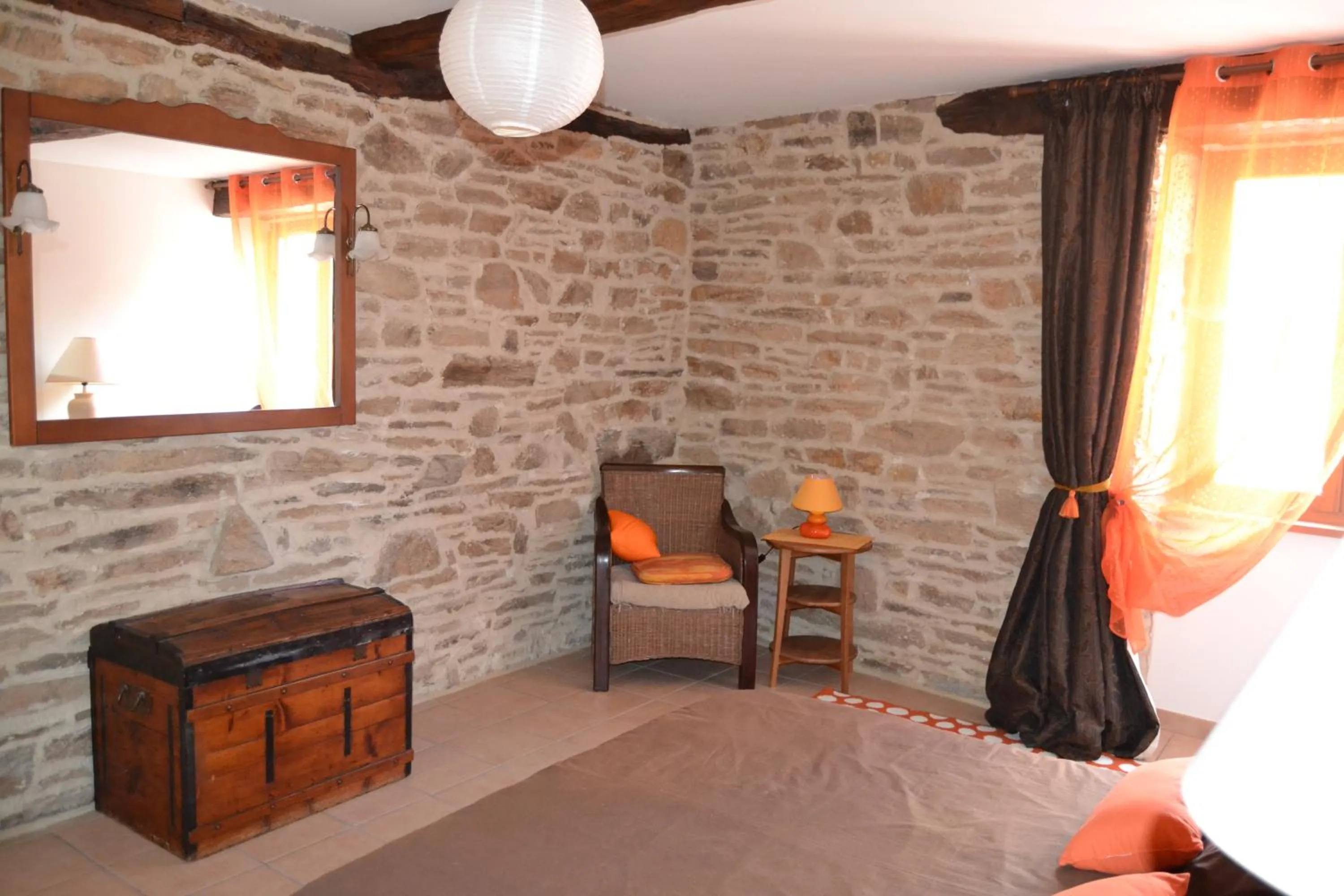 Photo of the whole room, Bed in La Colline du Chat Perche