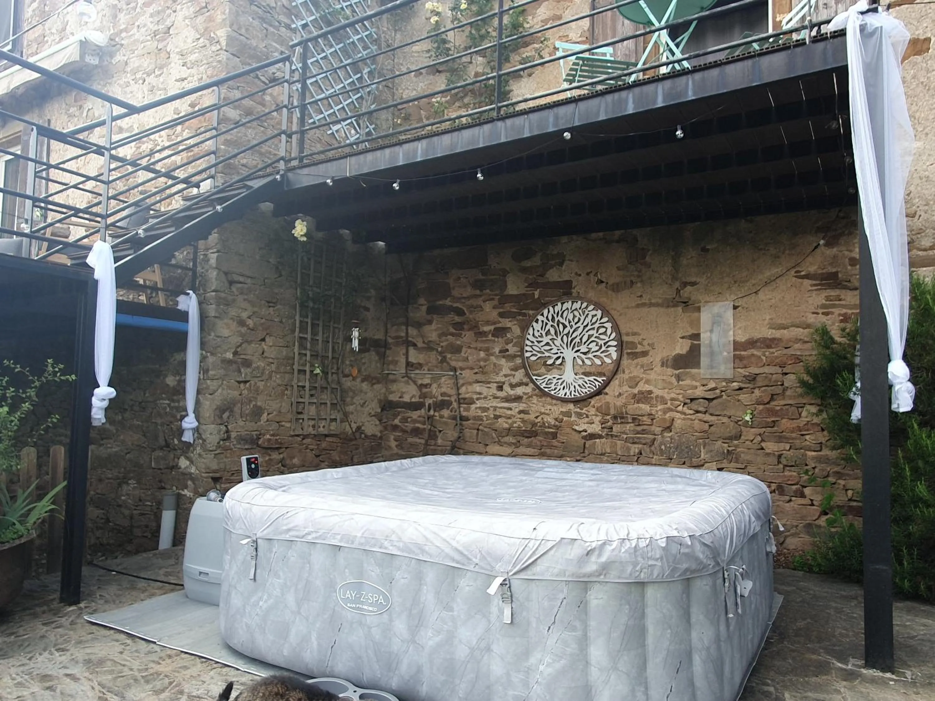 Hot Tub in La Colline du Chat Perche