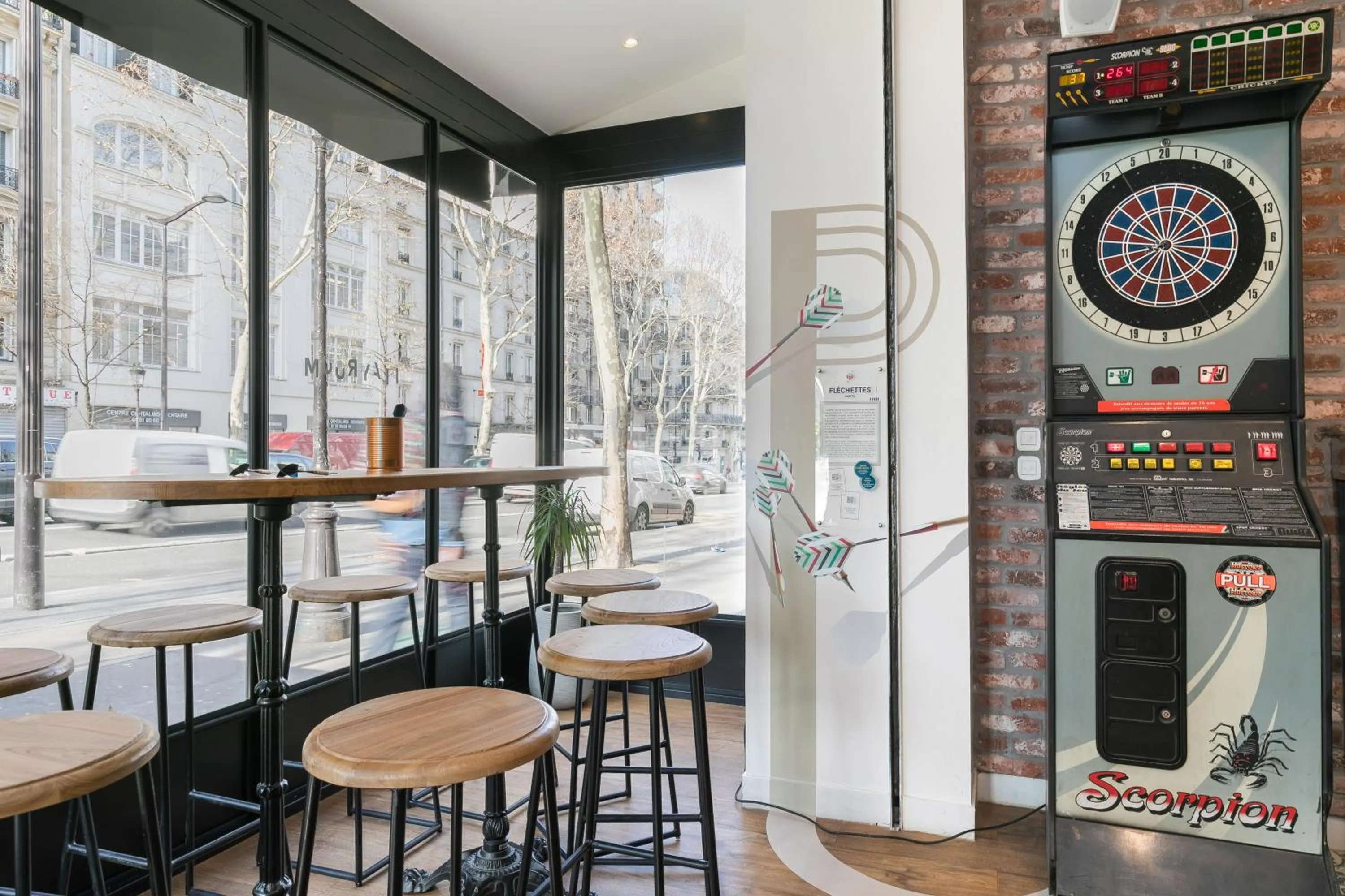 Lounge or bar in Hotel The Playce by Happyculture