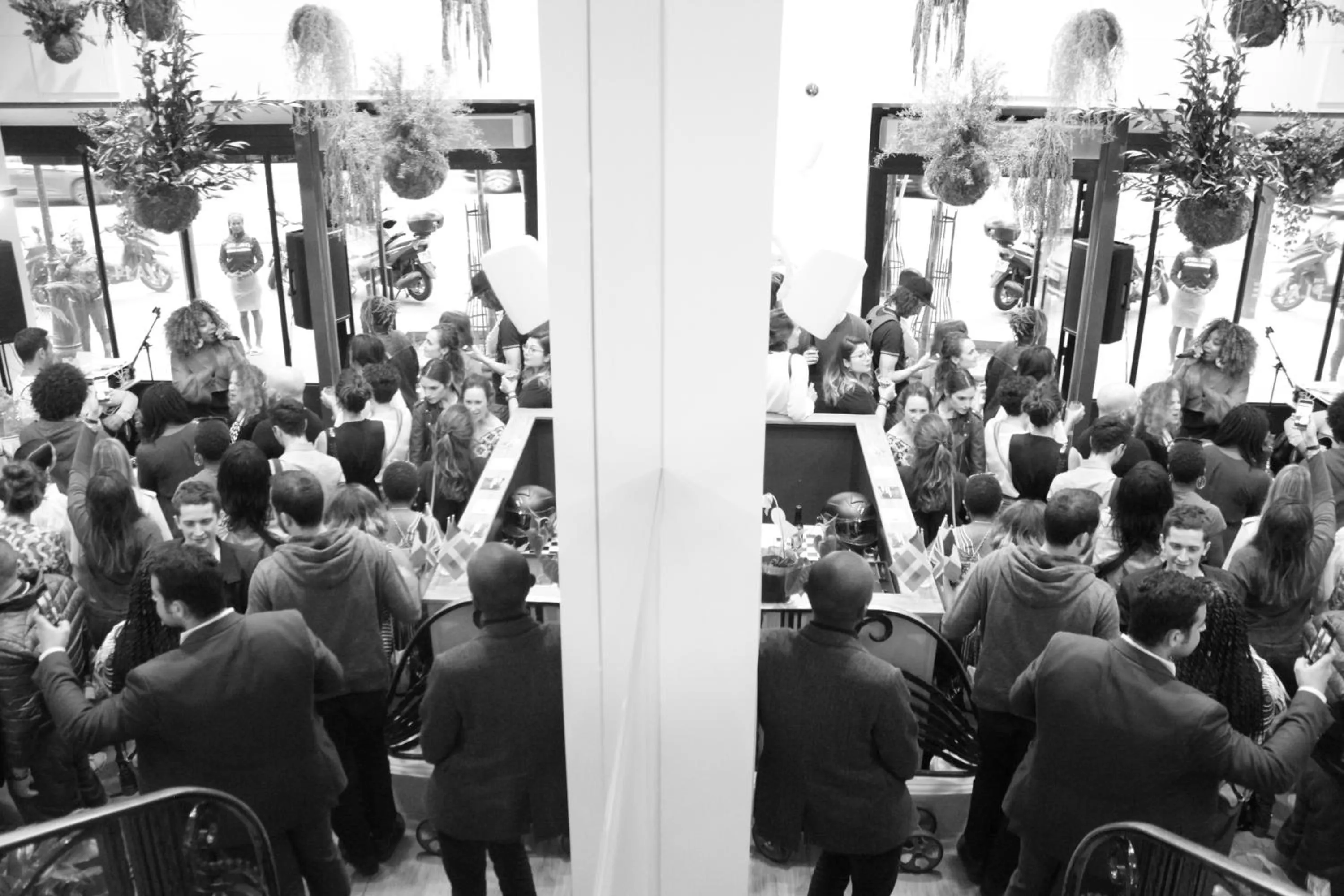 Lounge or bar in Hotel The Playce by Happyculture