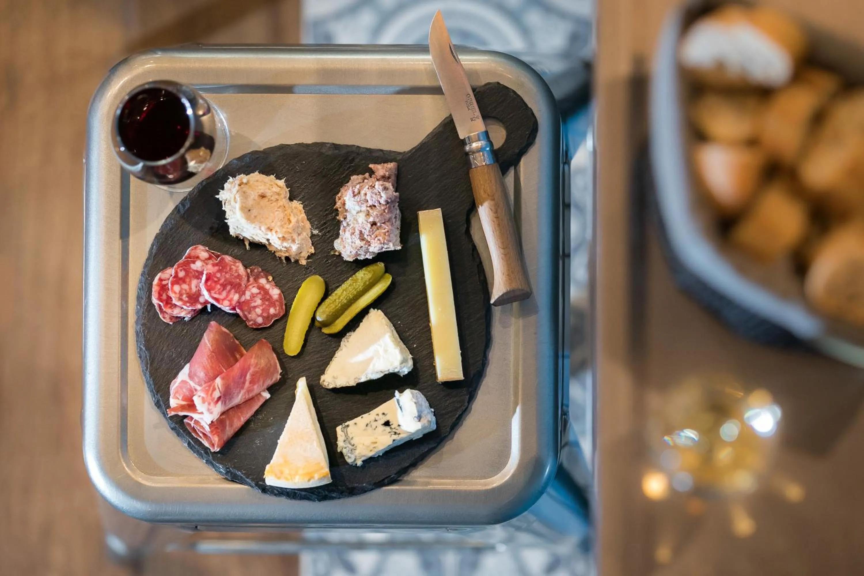 Lounge or bar in Hotel The Playce by Happyculture