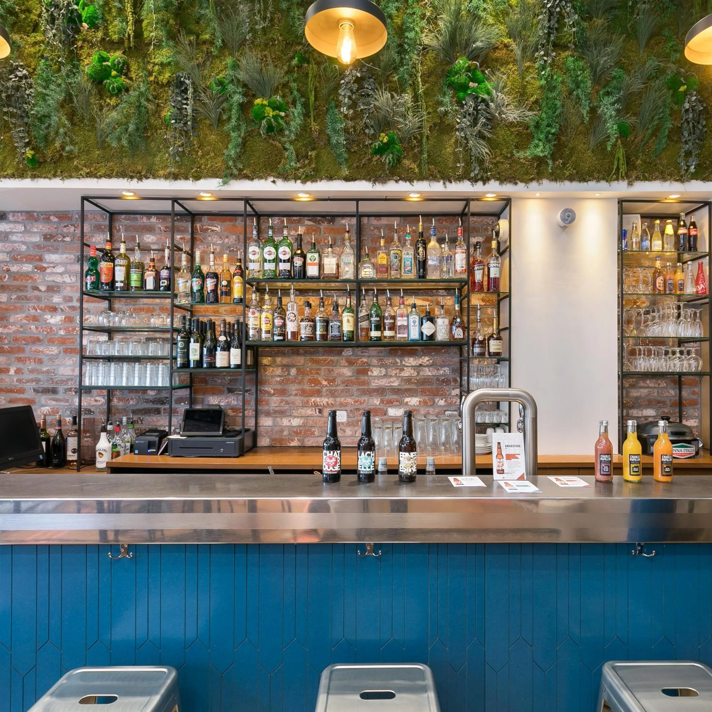 Lounge or bar in Hotel The Playce by Happyculture